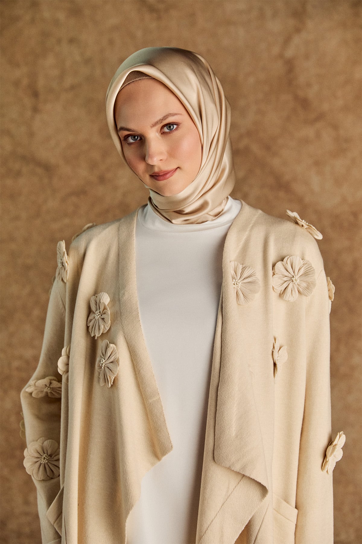 Çiçek Aplikeli Triko Hırka