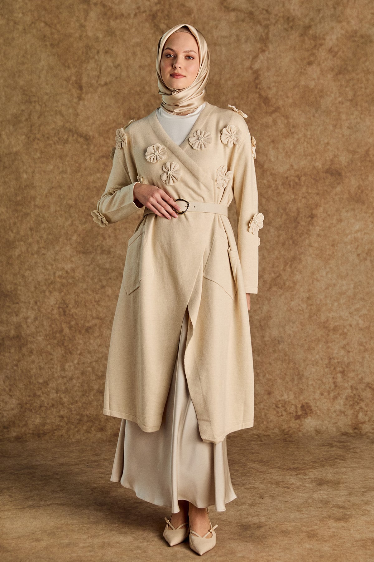 Çiçek Aplikeli Triko Hırka