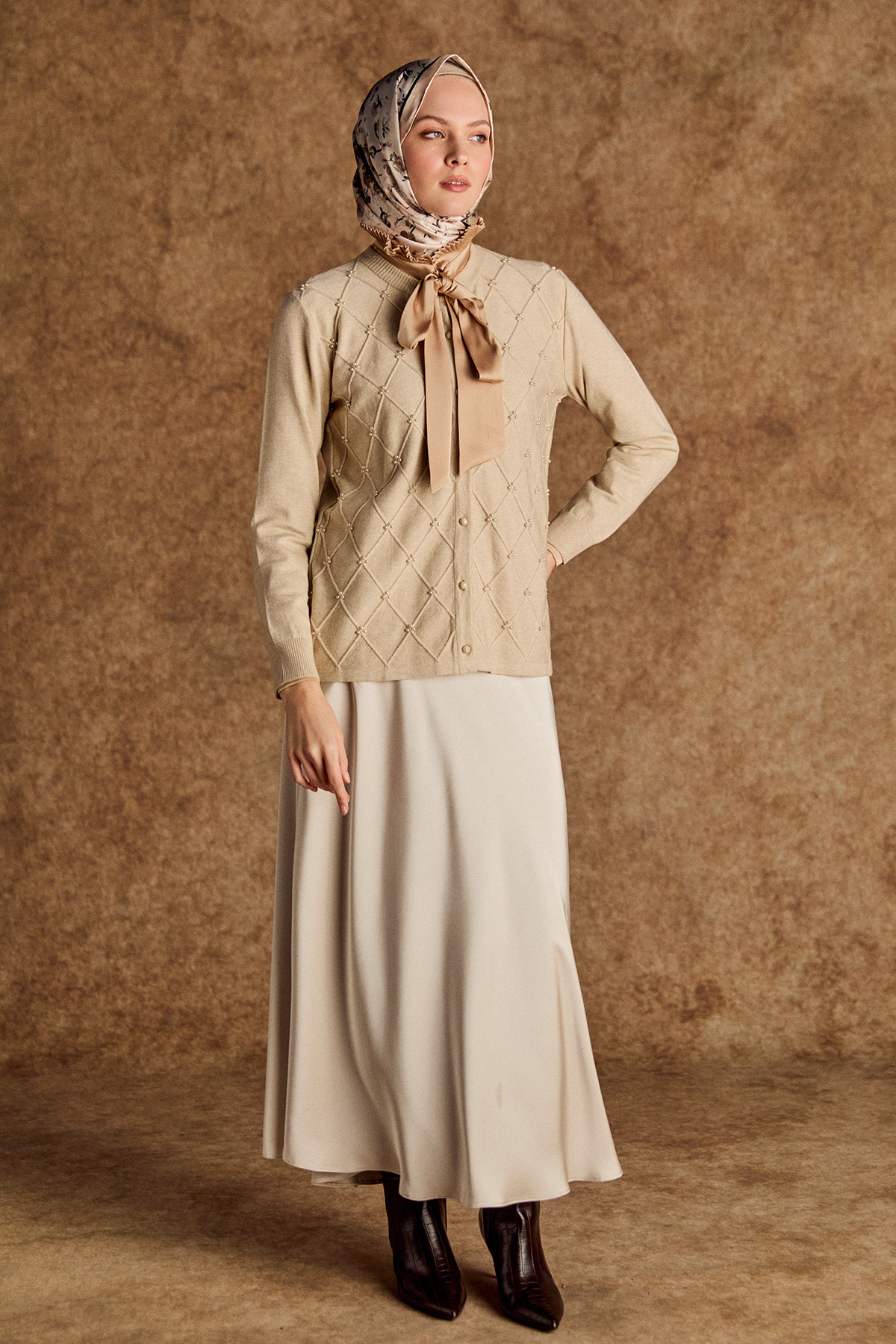 Baklava Desenli Taş Detaylı Triko Hırka