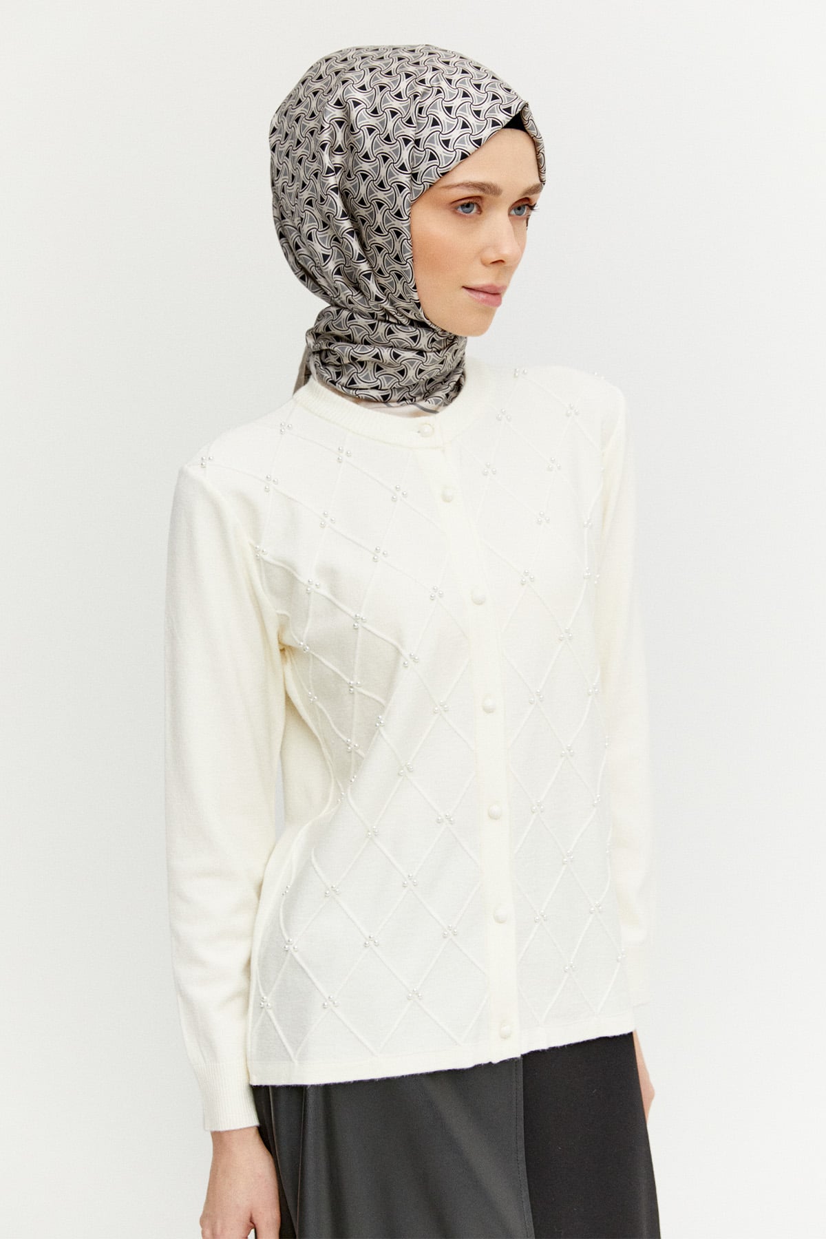 Baklava Desenli Taş Detaylı Triko Hırka