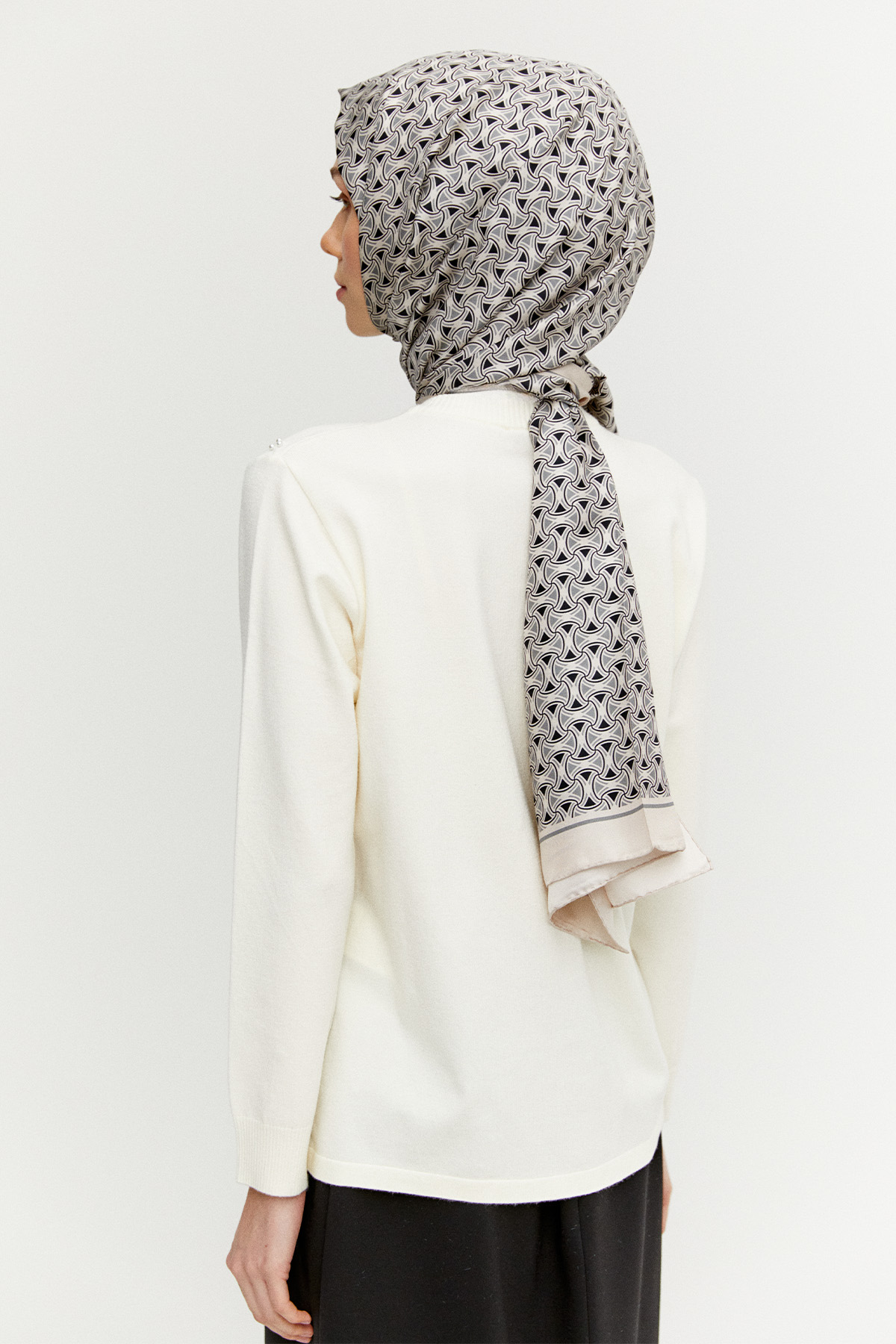 Baklava Desenli Taş Detaylı Triko Hırka