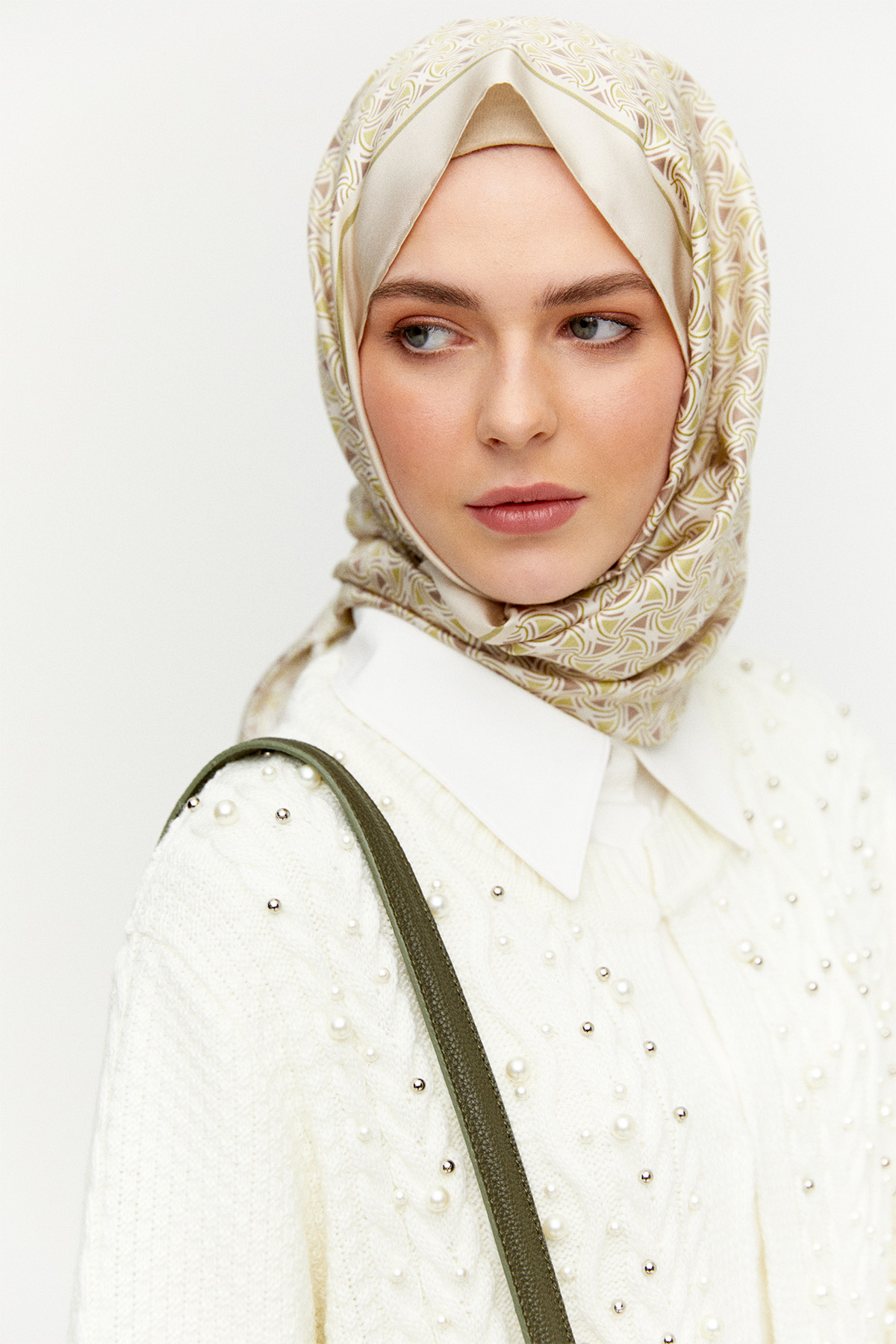 Taş ve İnci Detaylı Uzun Hırka