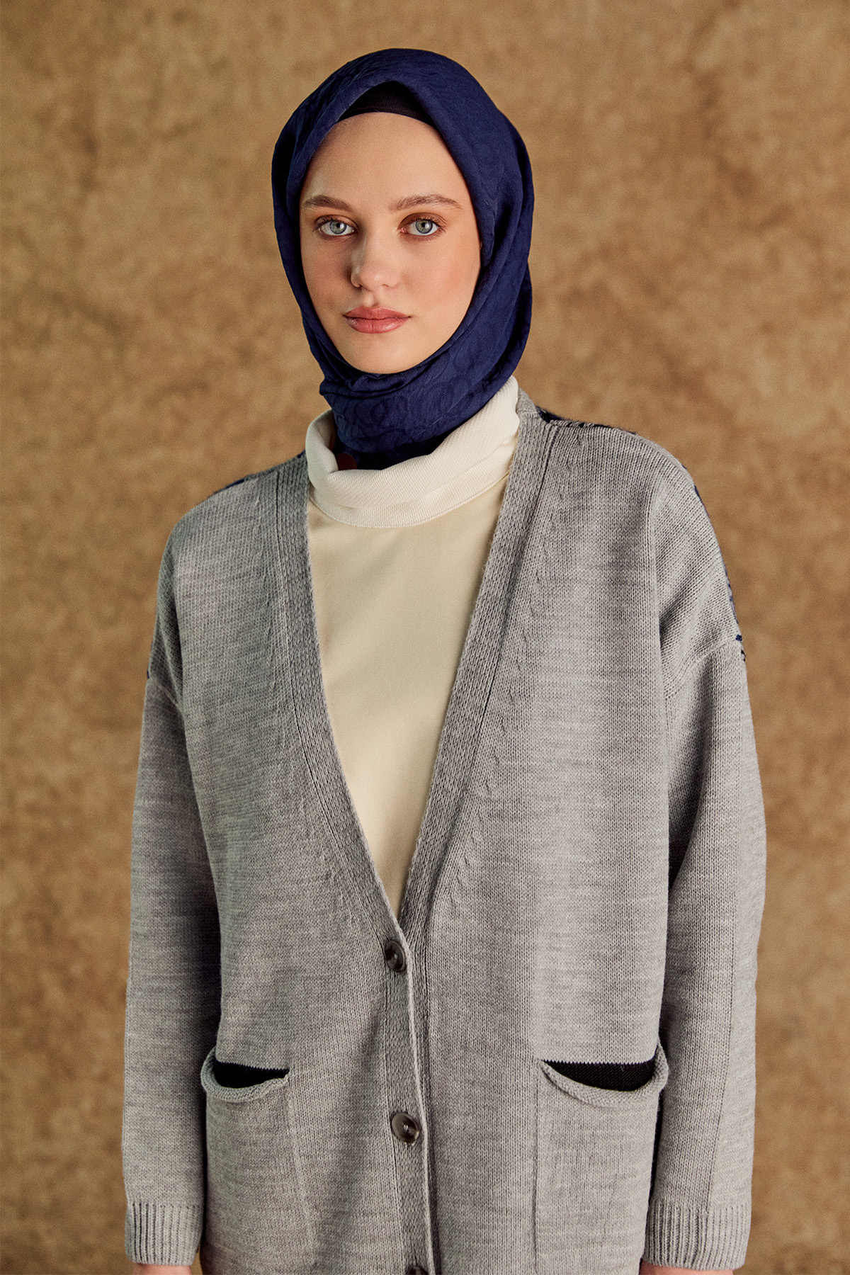 Sırtı Desenli Triko Hırka