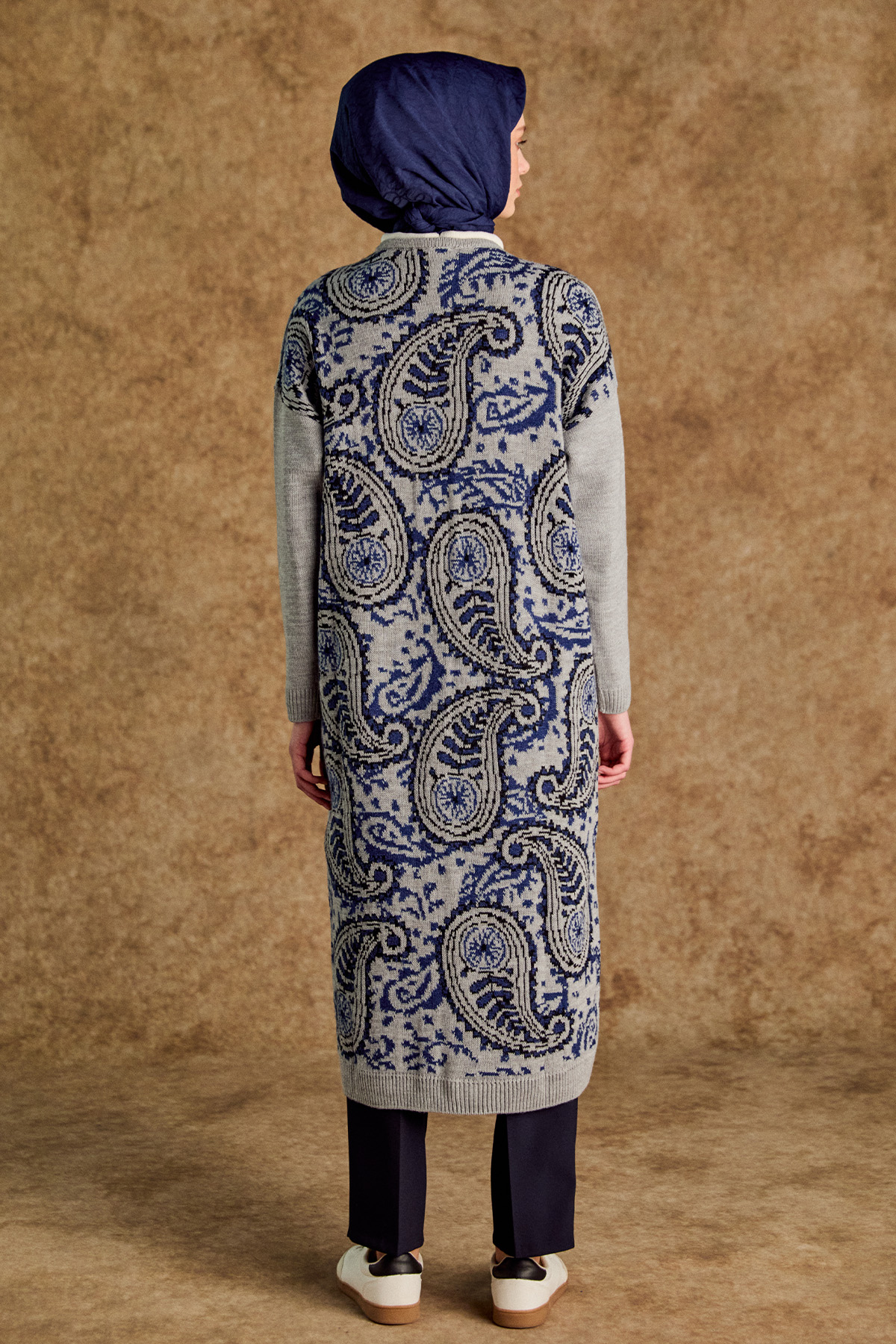 Sırtı Desenli Triko Hırka