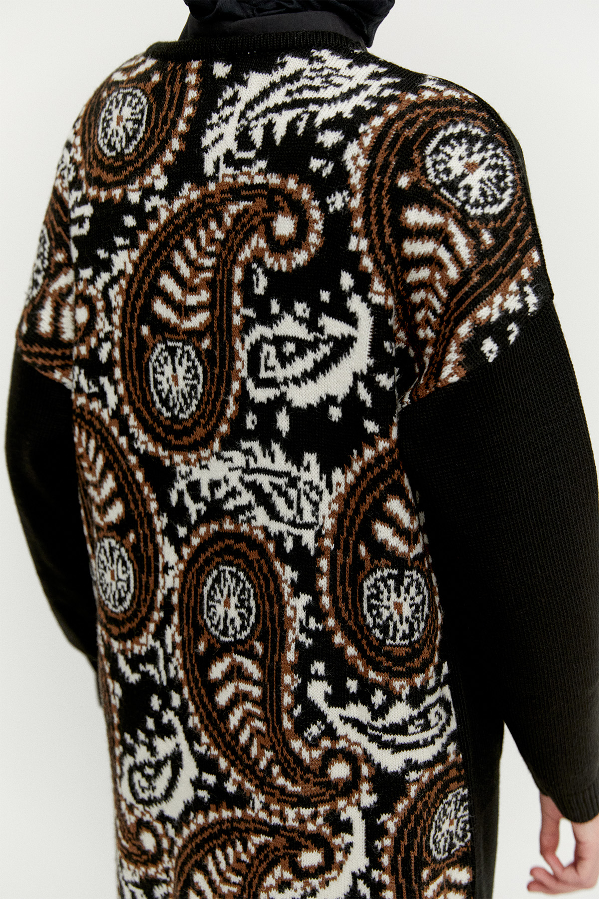 Sırtı Desenli Triko Hırka