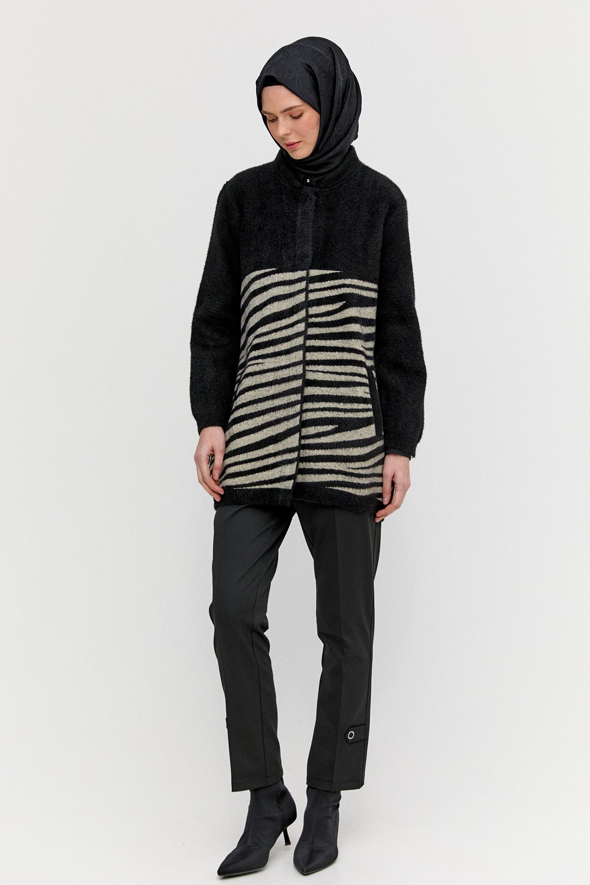 Zebra Desenli Çıt Kopçalı Triko Hırka, Tesettür Giyim