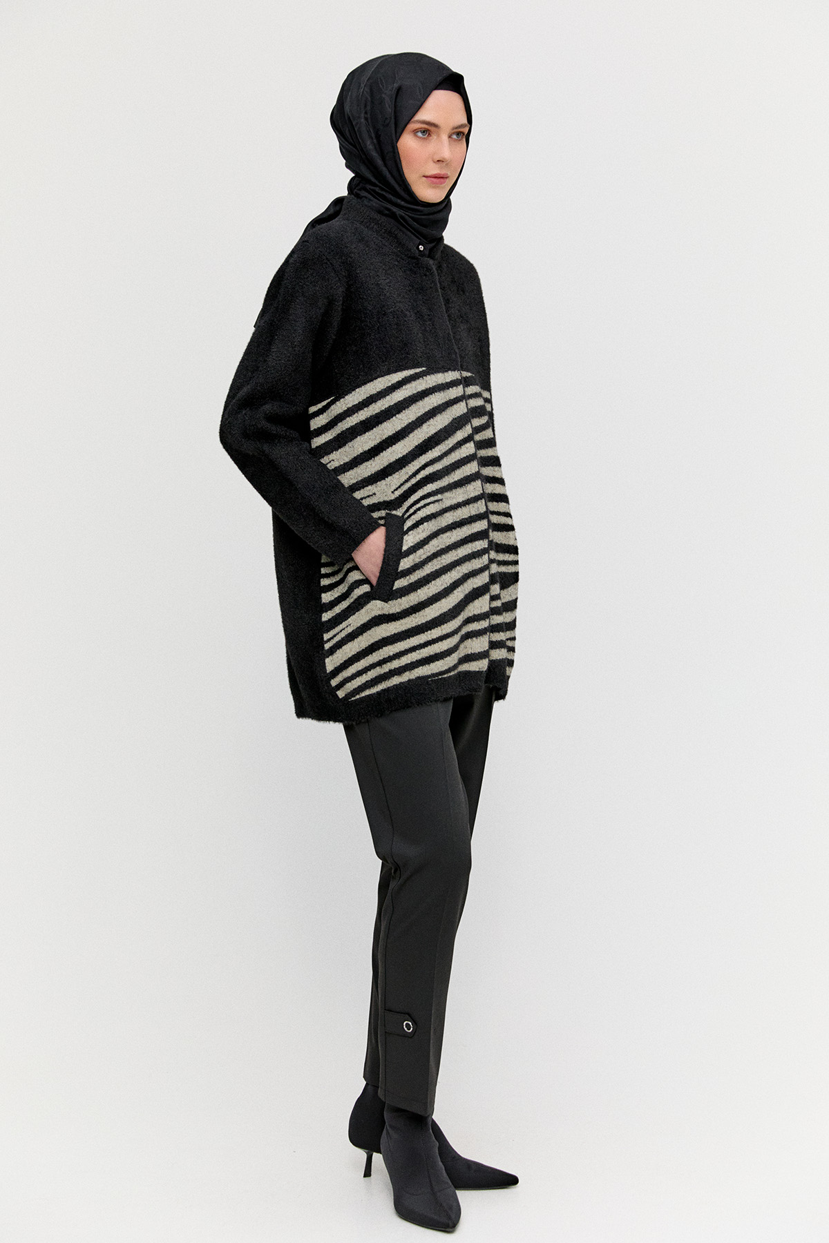 Zebra Desenli Çıt Kopçalı Triko Hırka, Tesettür Giyim