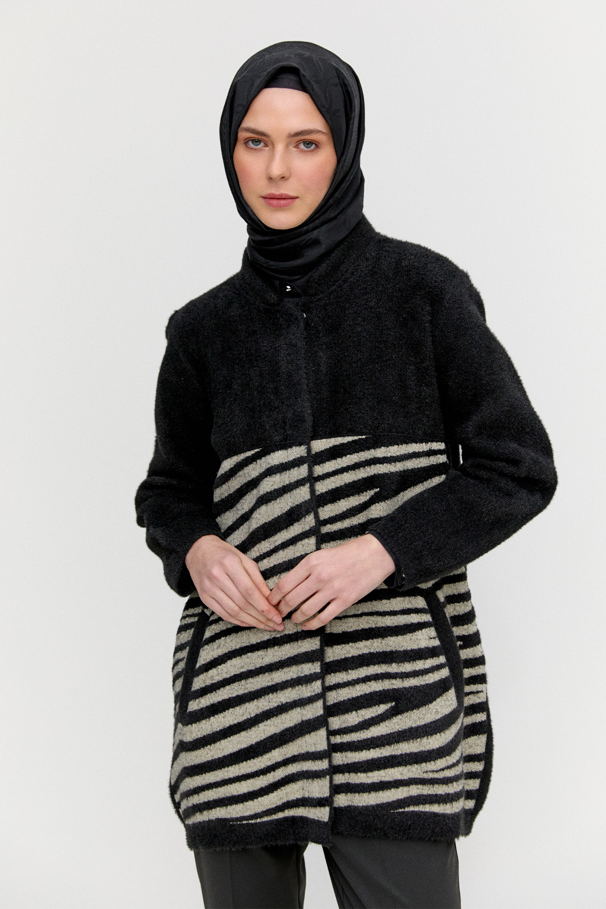 Zebra Desenli Çıt Kopçalı Triko Hırka, Tesettür Giyim