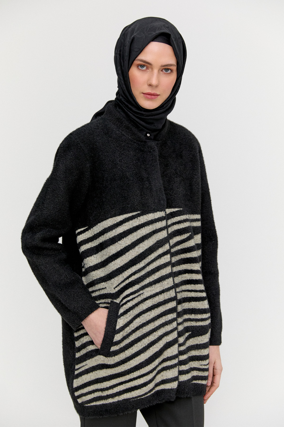 Zebra Desenli Çıt Kopçalı Triko Hırka, Tesettür Giyim