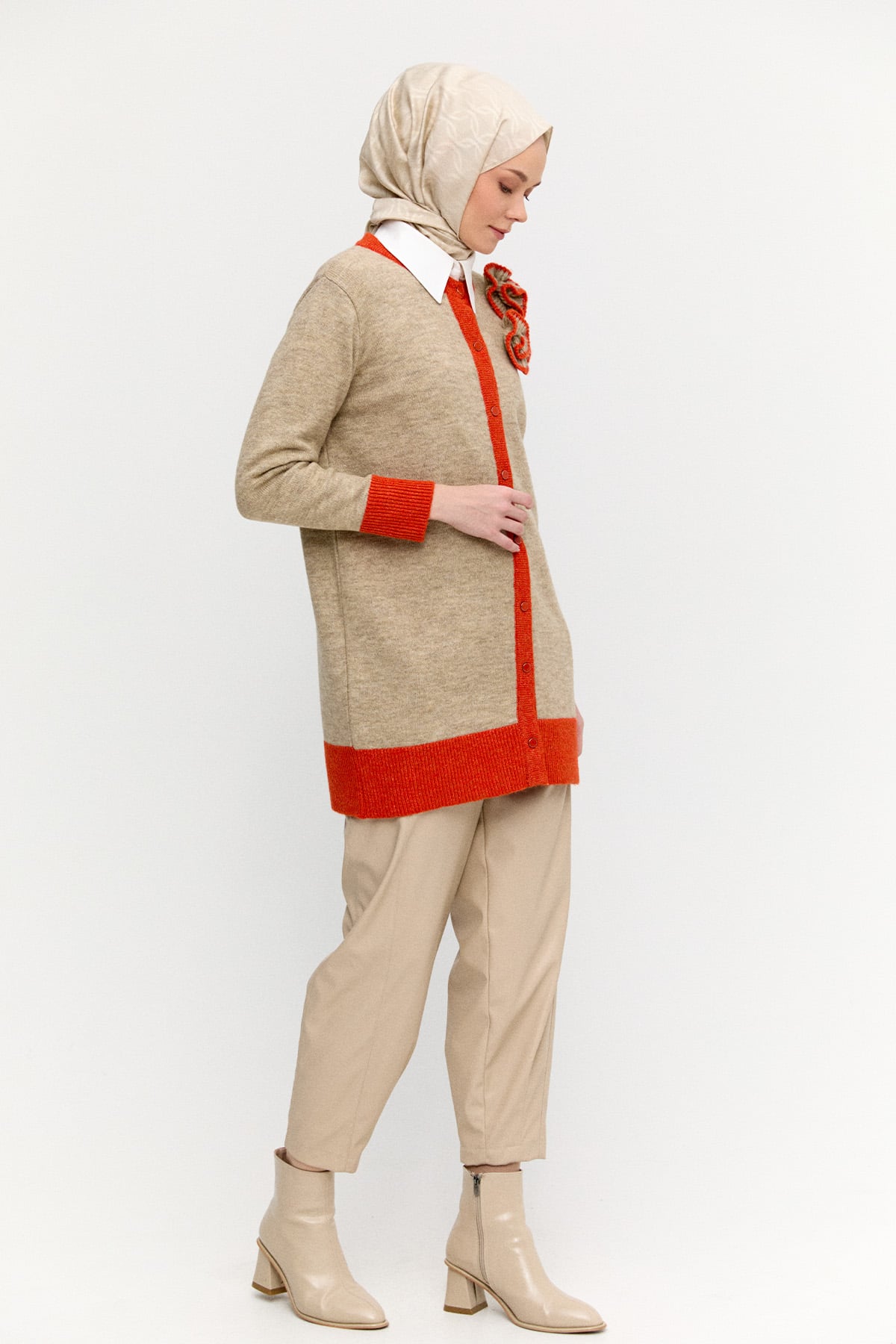 Çiçek Aplikeli Düğmeli Triko Hırka, Tesettür Giyim