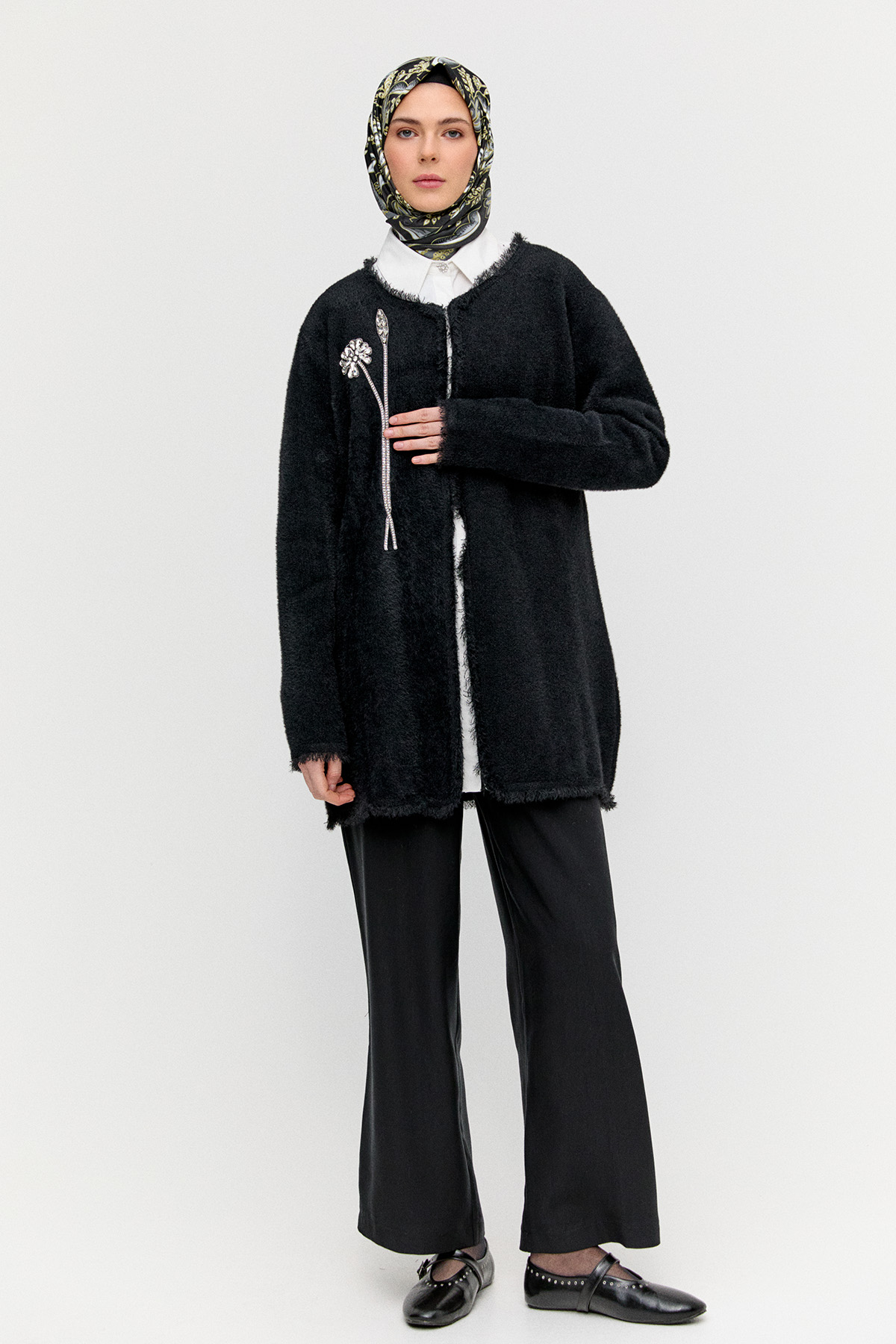 Çiçek Detaylı Agraf Kopçalı Triko Hırka, Tesettür Giyim