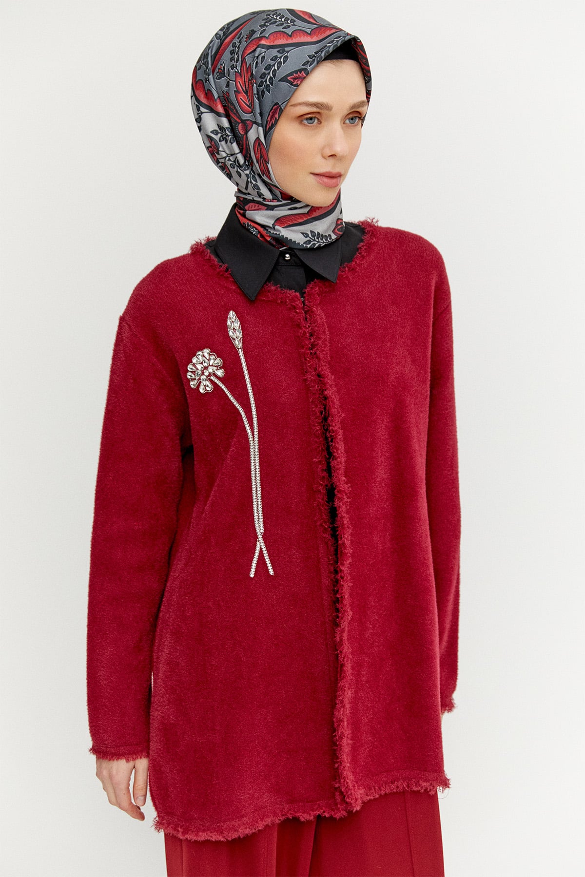 Çiçek Detaylı Agraf Kopçalı Triko Hırka