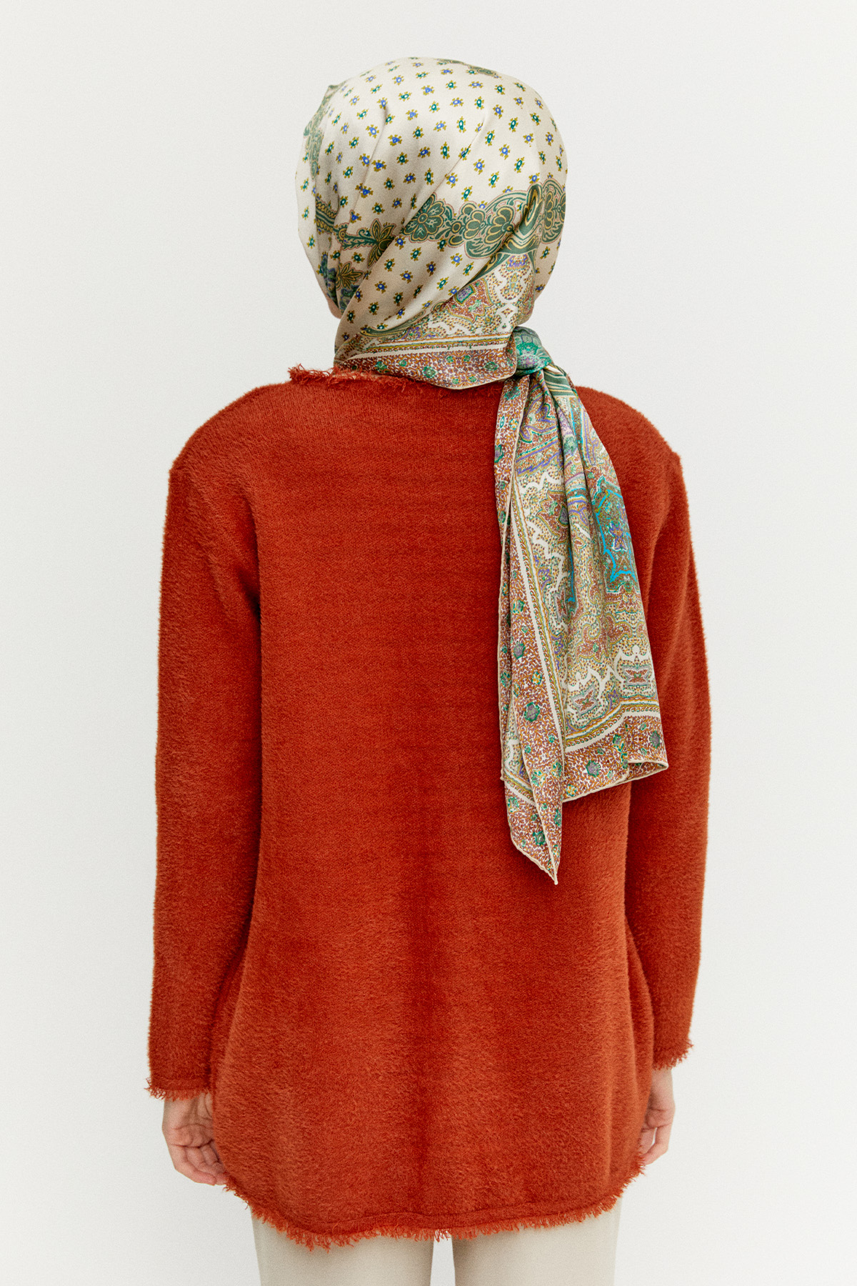 Çiçek Detaylı Agraf Kopçalı Triko Hırka