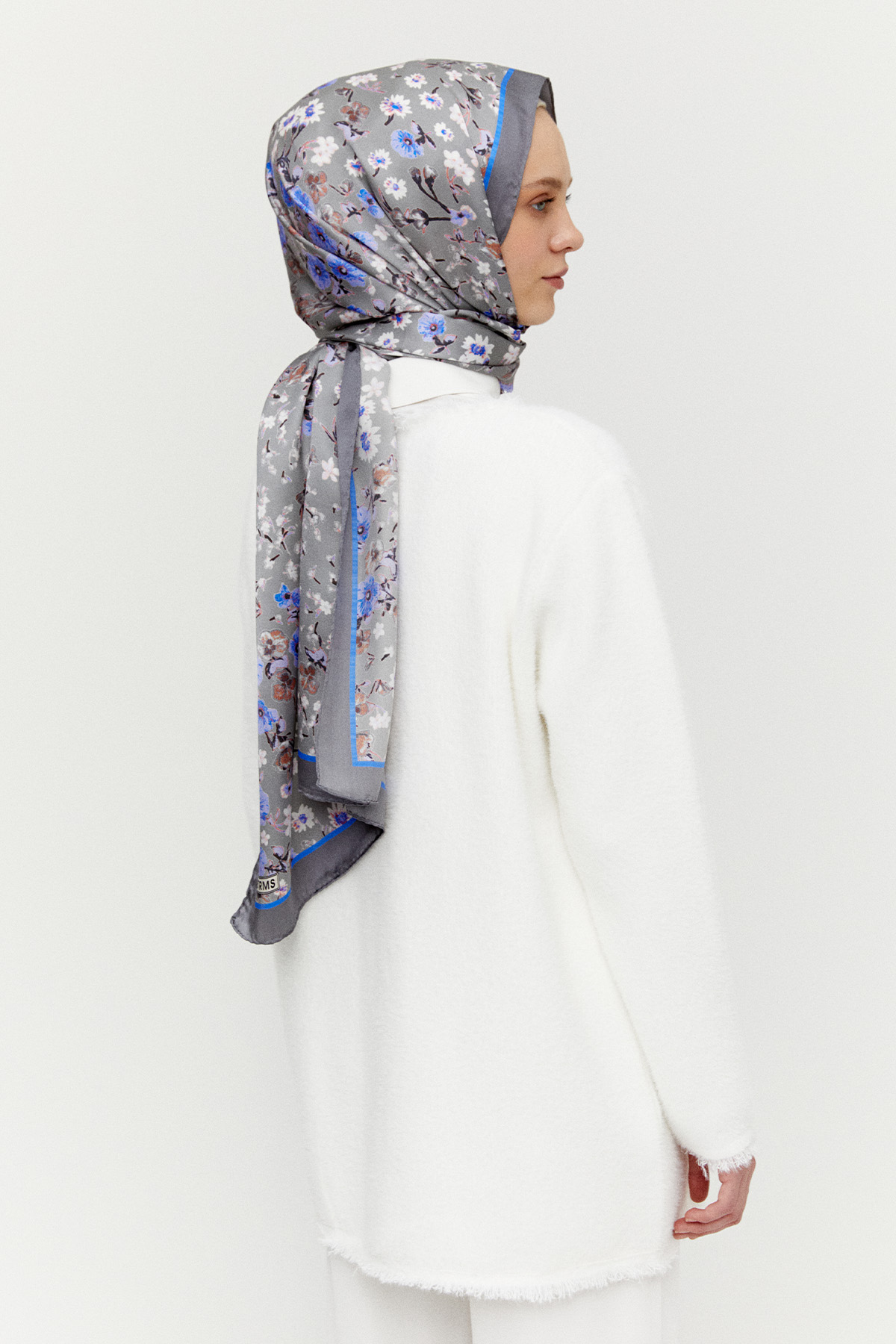 Çiçek Detaylı Agraf Kopçalı Triko Hırka