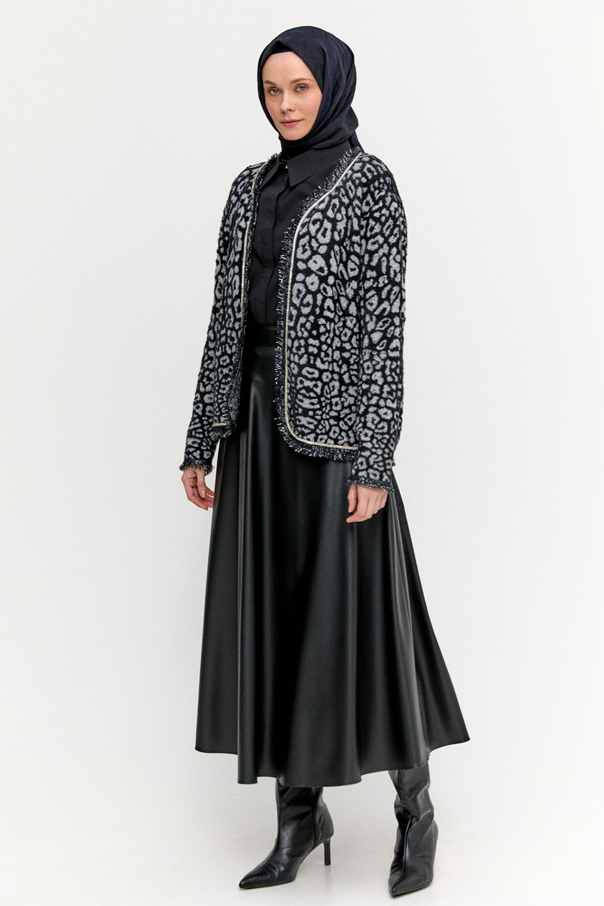 Leopar Desenli Taş İşlemeli Triko Hırka, Tesettür Giyim
