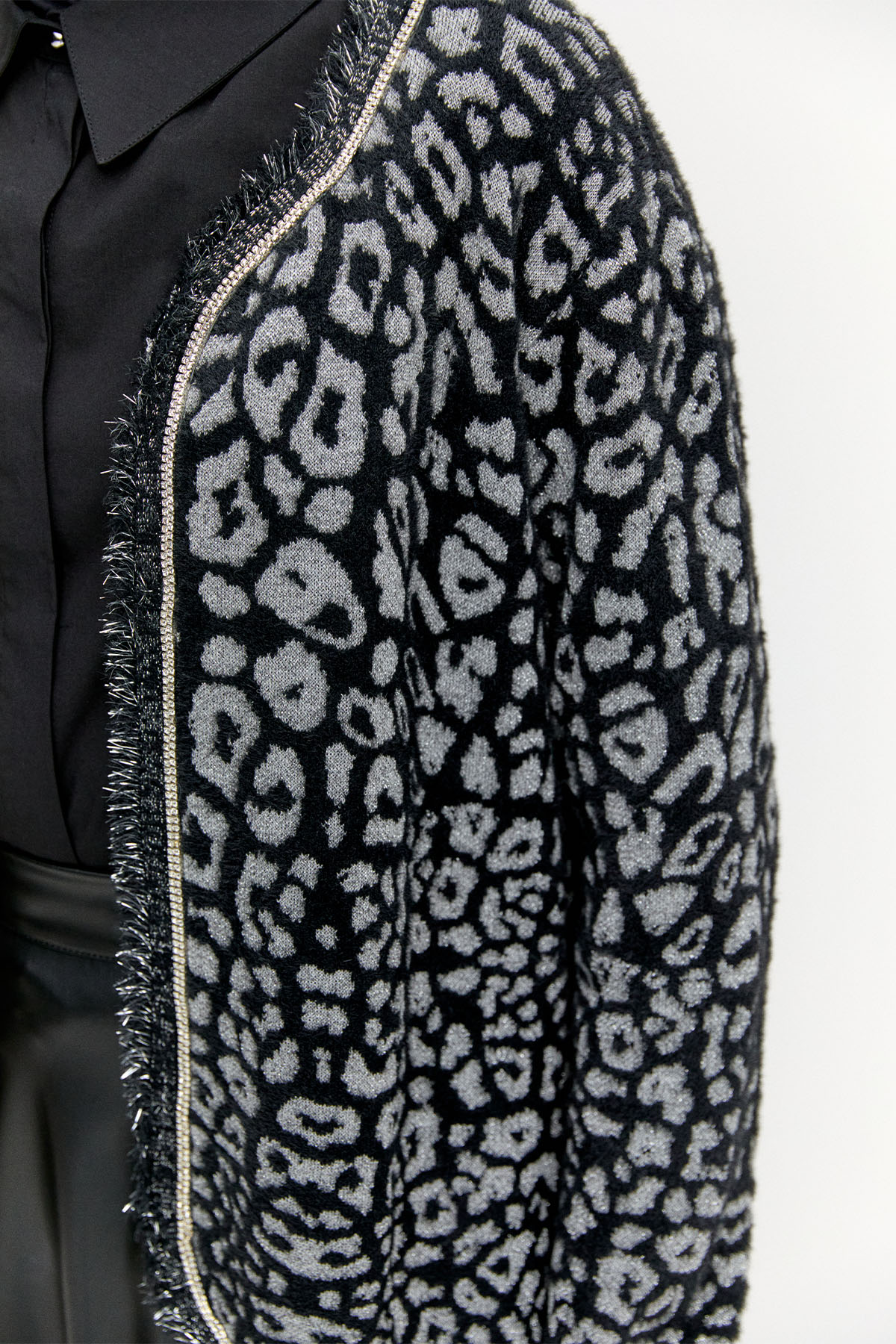 Leopar Desenli Taş İşlemeli Triko Hırka, Tesettür Giyim