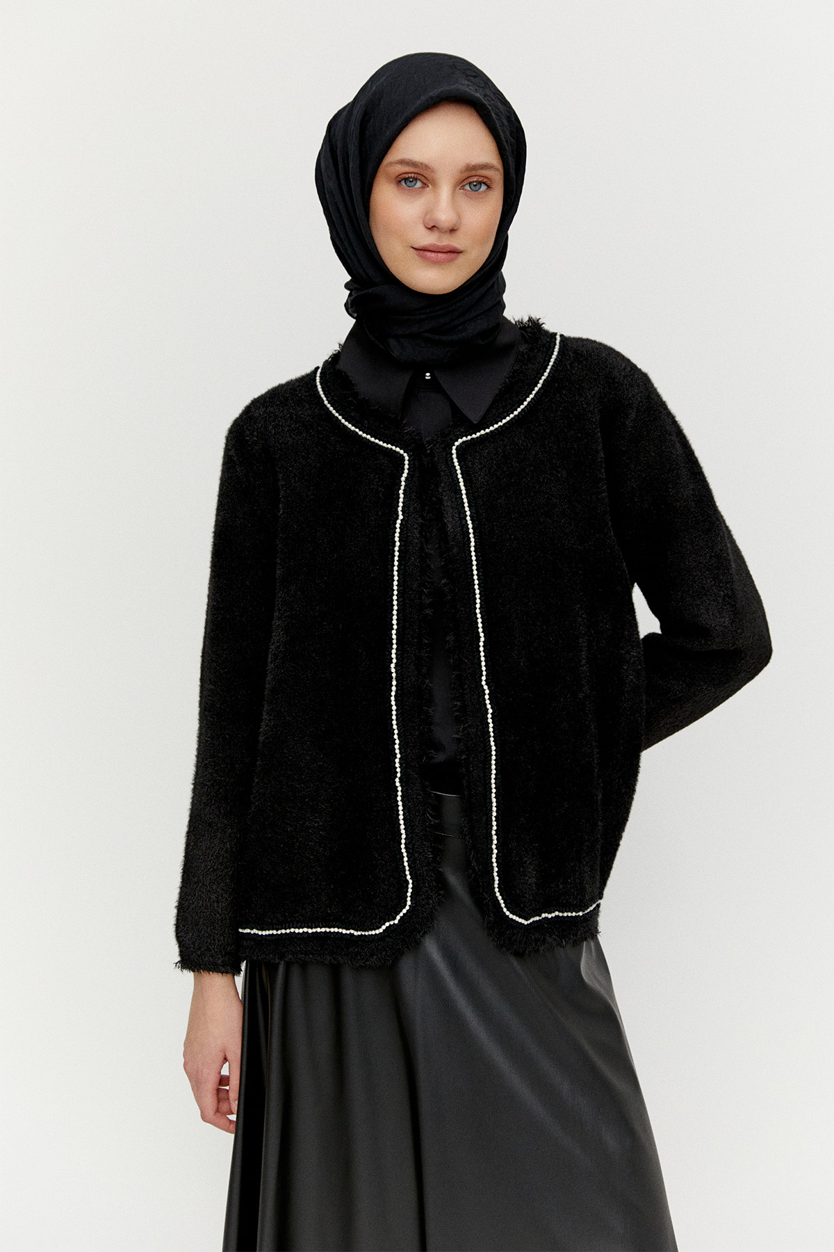 Taş Detaylı Kopçalı Triko Hırka