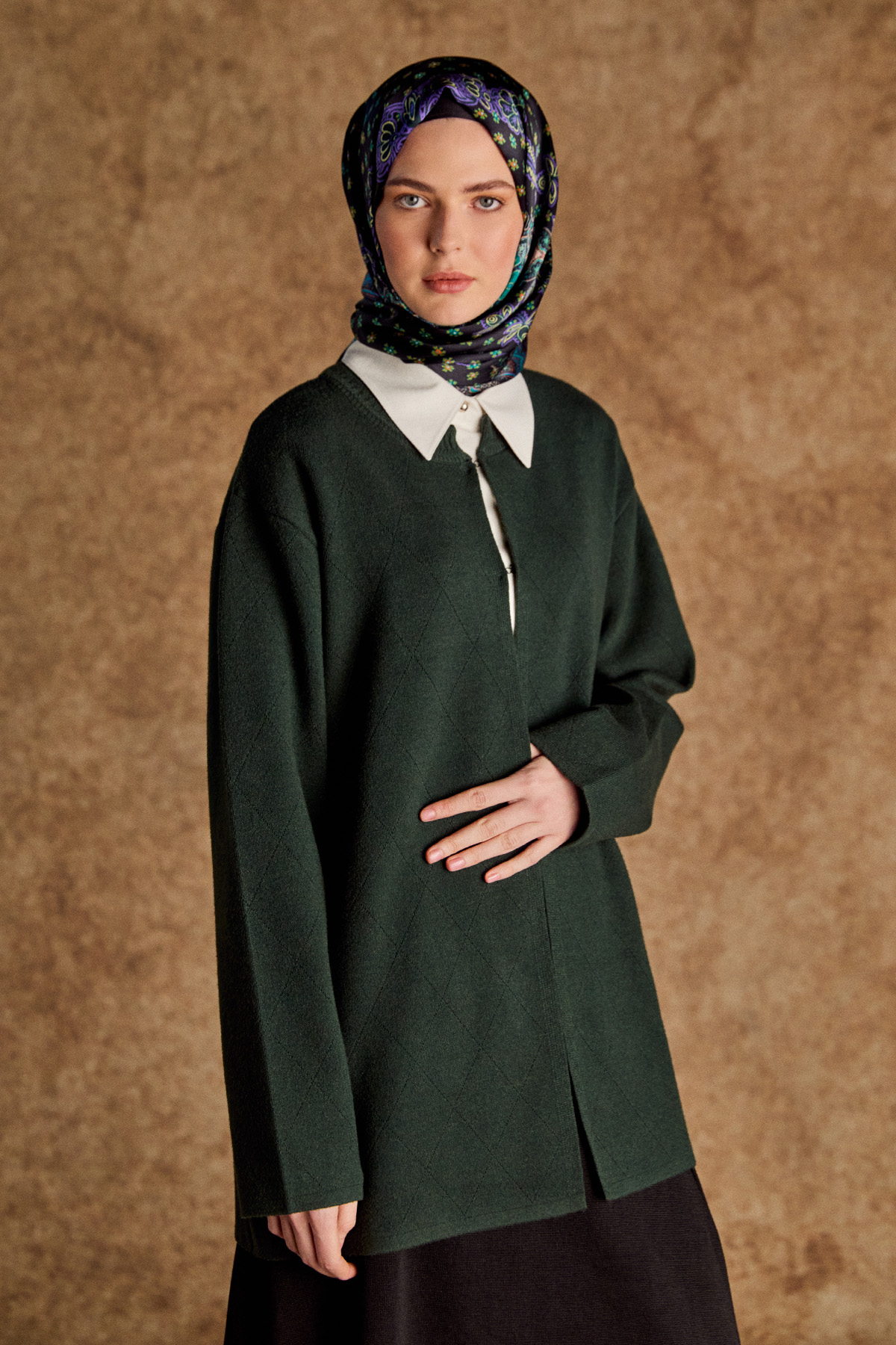 Agraf Kopçalı Baklava Desenli Triko Hırka