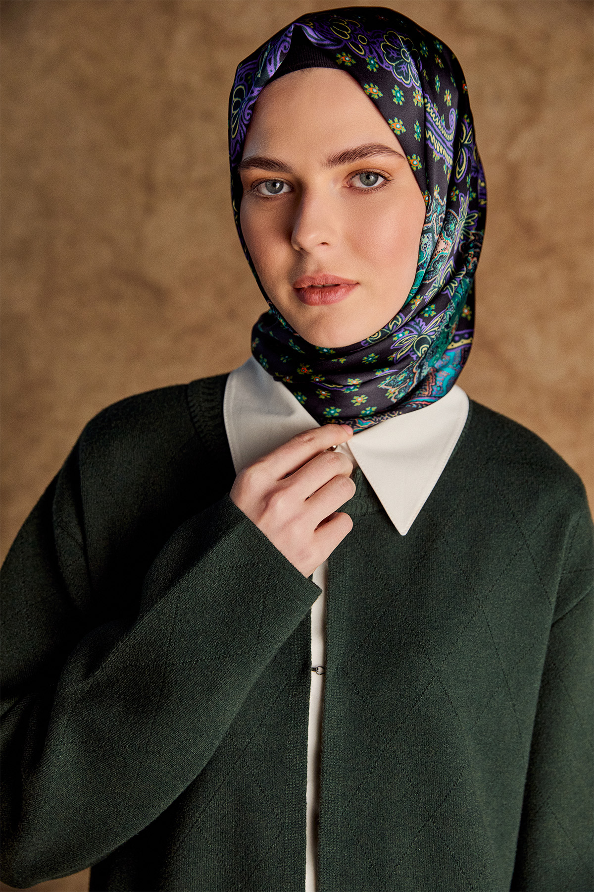 Agraf Kopçalı Baklava Desenli Triko Hırka