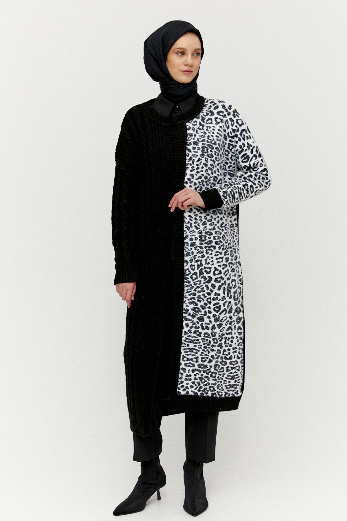 Leopar Desenli Agraf Kopçalı Uzun Triko Hırka