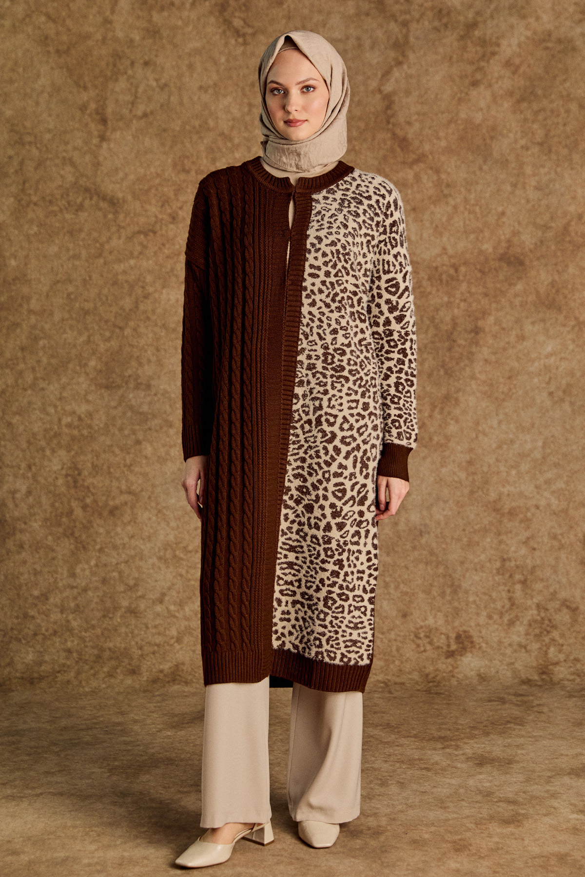 Leopar Desenli Agraf Kopçalı Uzun Triko Hırka