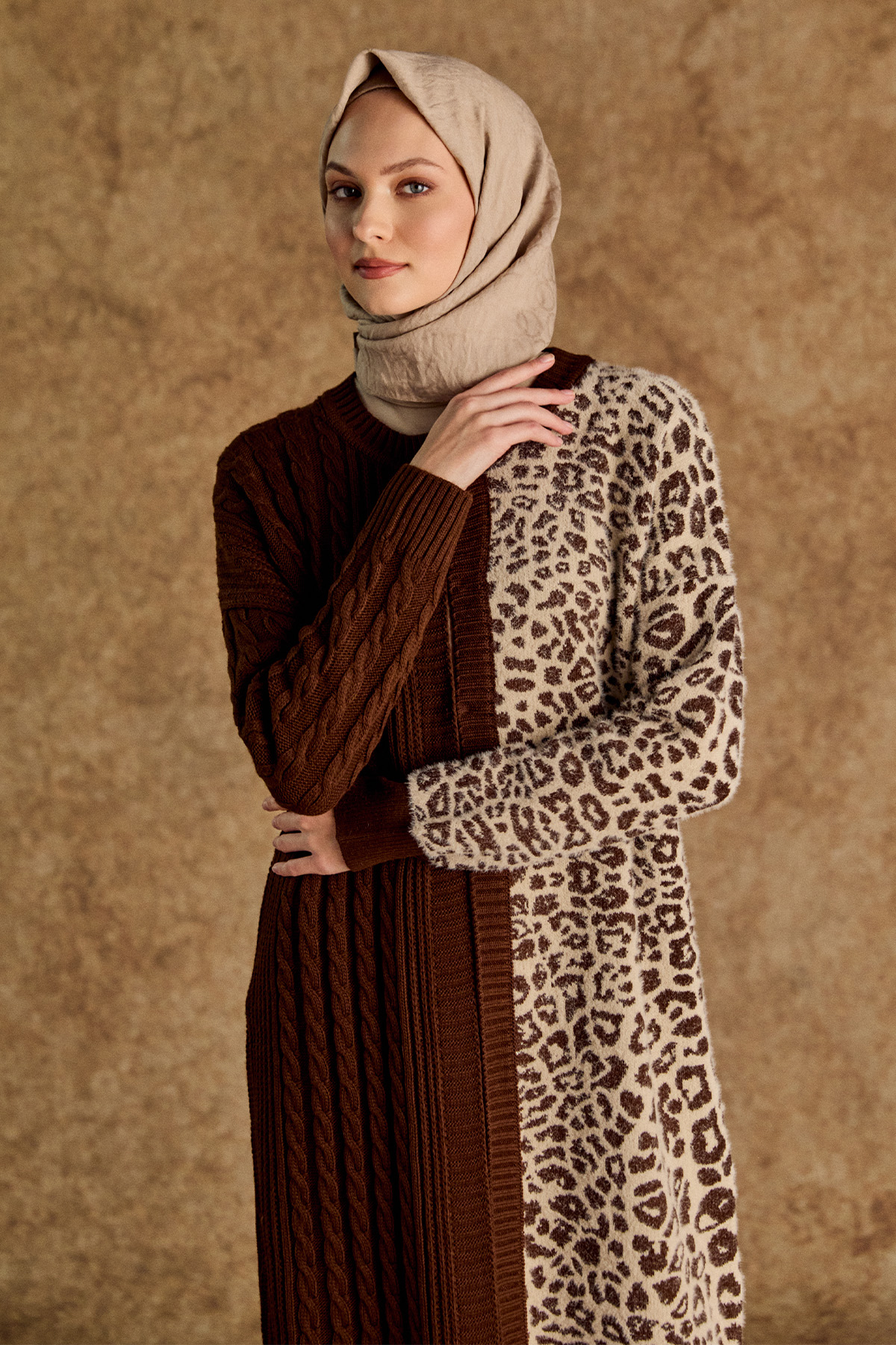 Leopar Desenli Agraf Kopçalı Uzun Triko Hırka