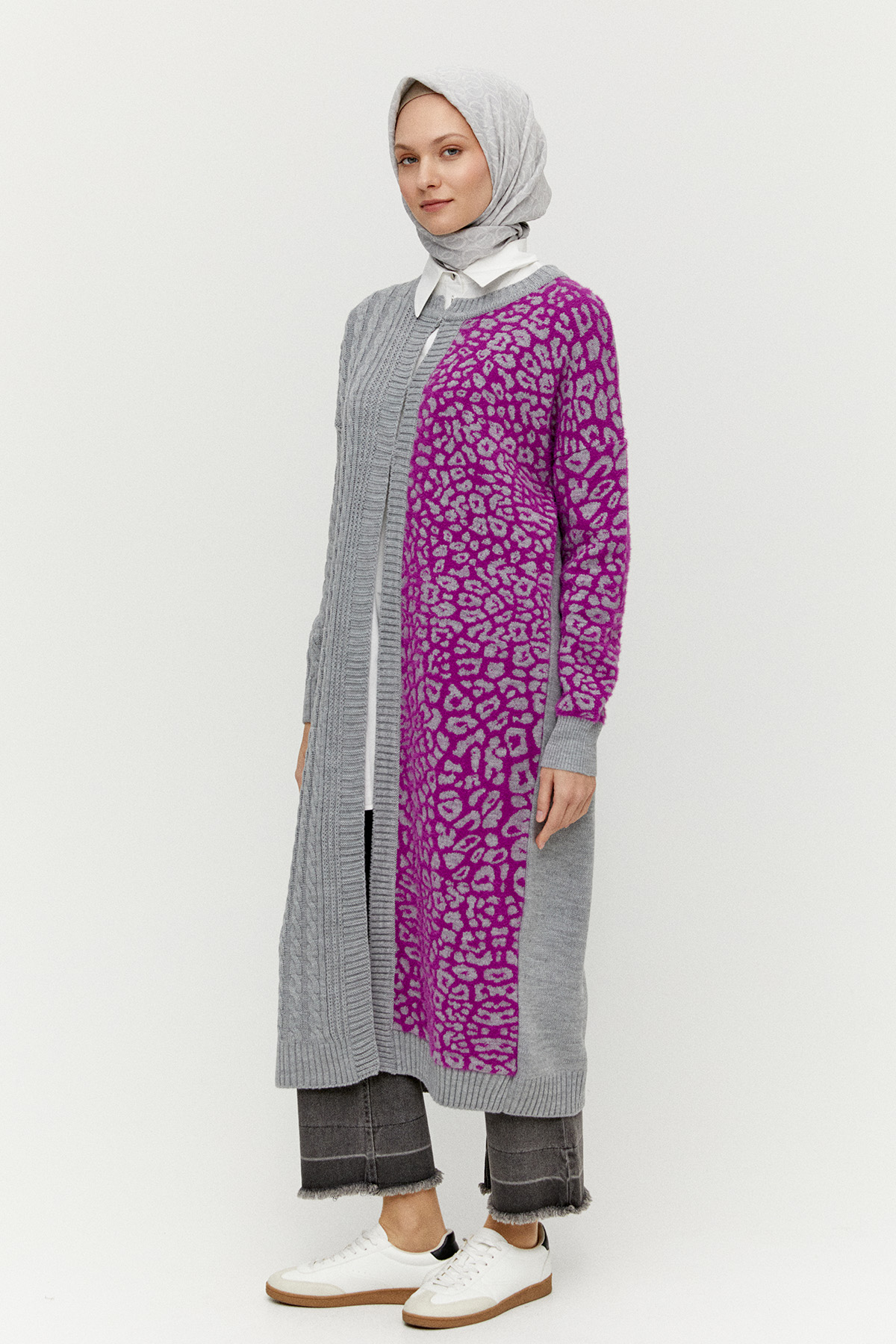 Leopar Desenli Agraf Kopçalı Uzun Triko Hırka