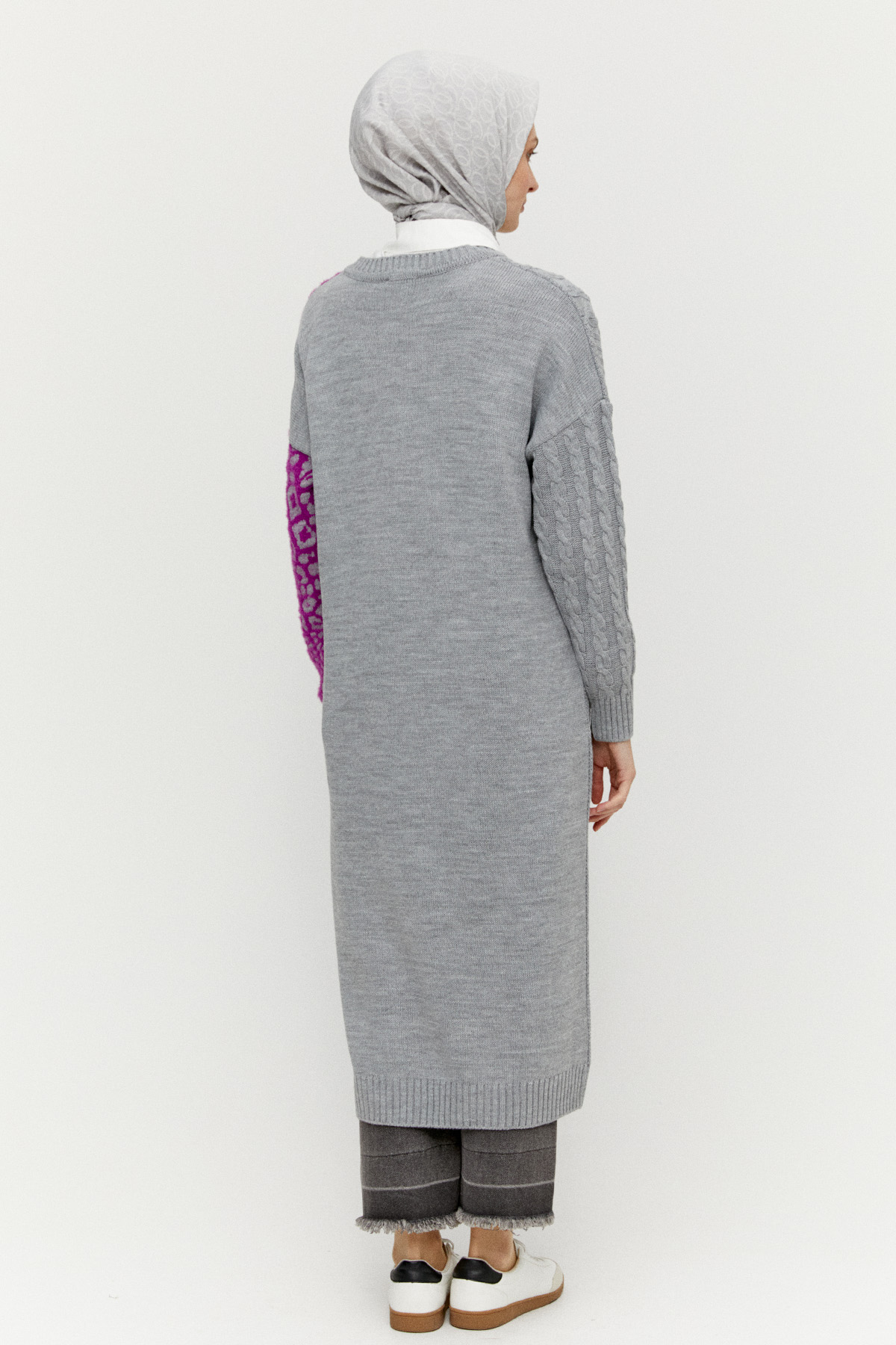 Leopar Desenli Agraf Kopçalı Uzun Triko Hırka