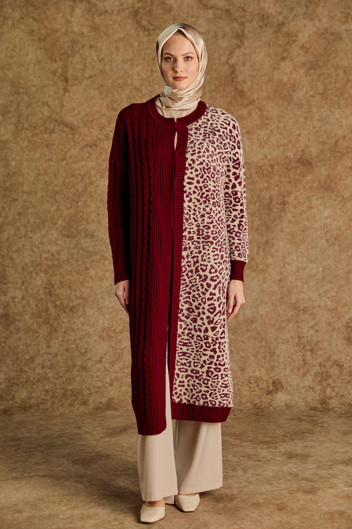 Leopar Desenli Agraf Kopçalı Uzun Triko Hırka