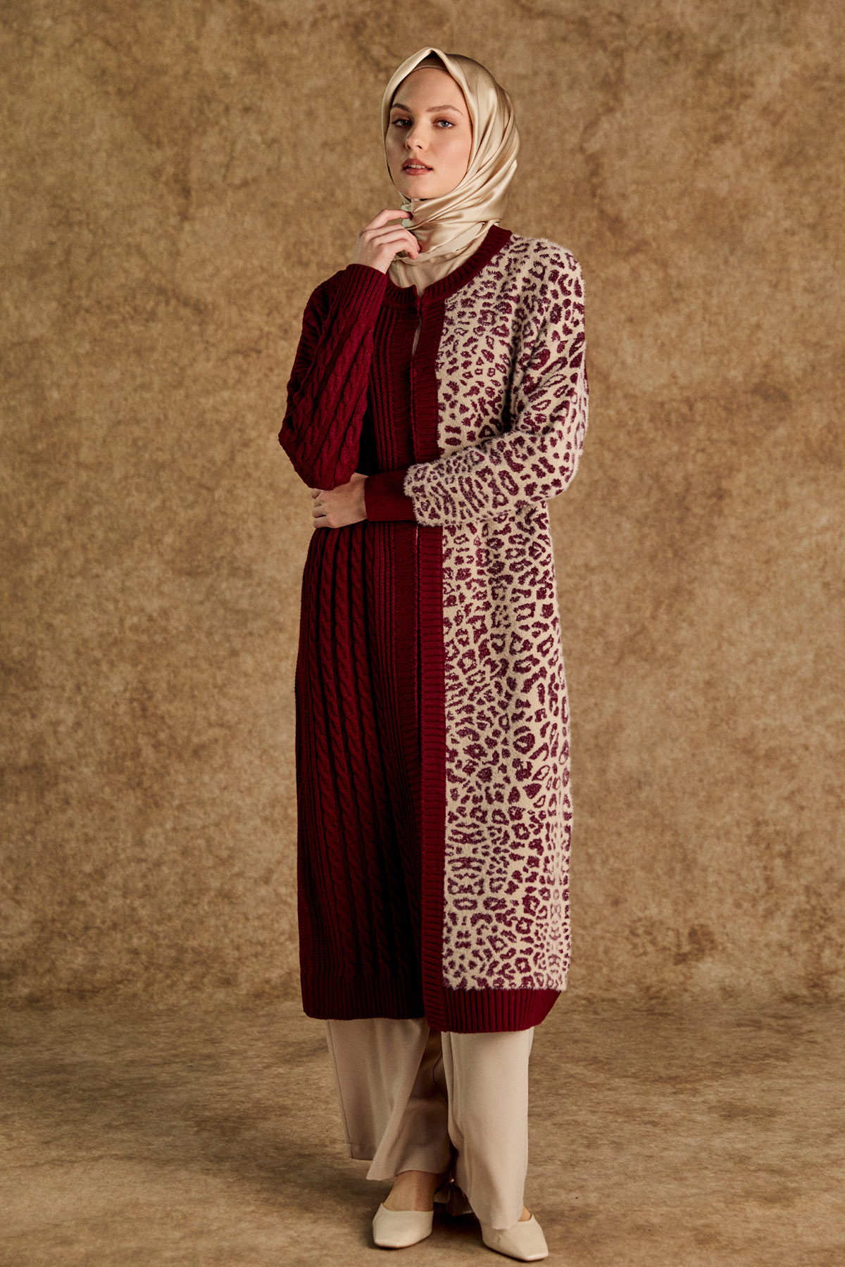 Leopar Desenli Agraf Kopçalı Uzun Triko Hırka