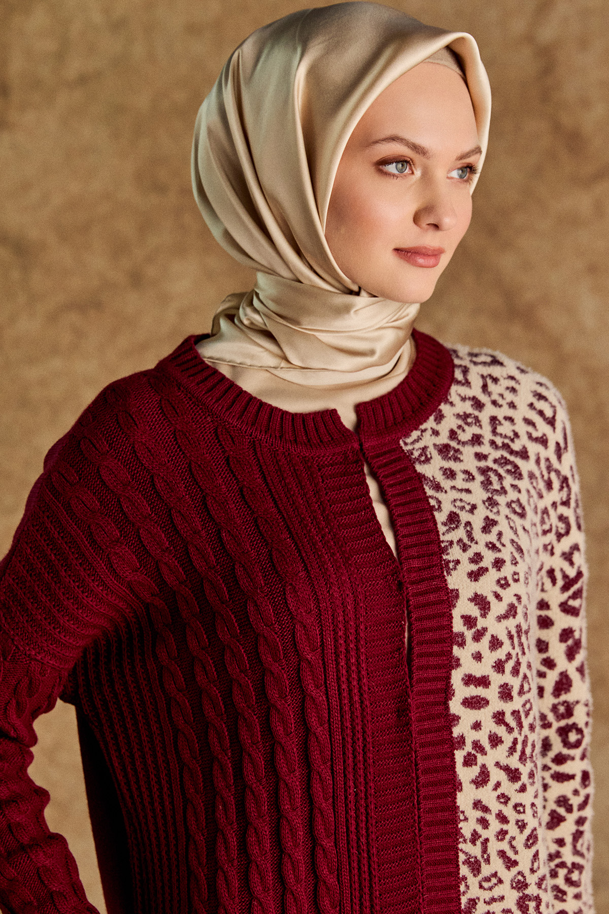 Leopar Desenli Agraf Kopçalı Uzun Triko Hırka