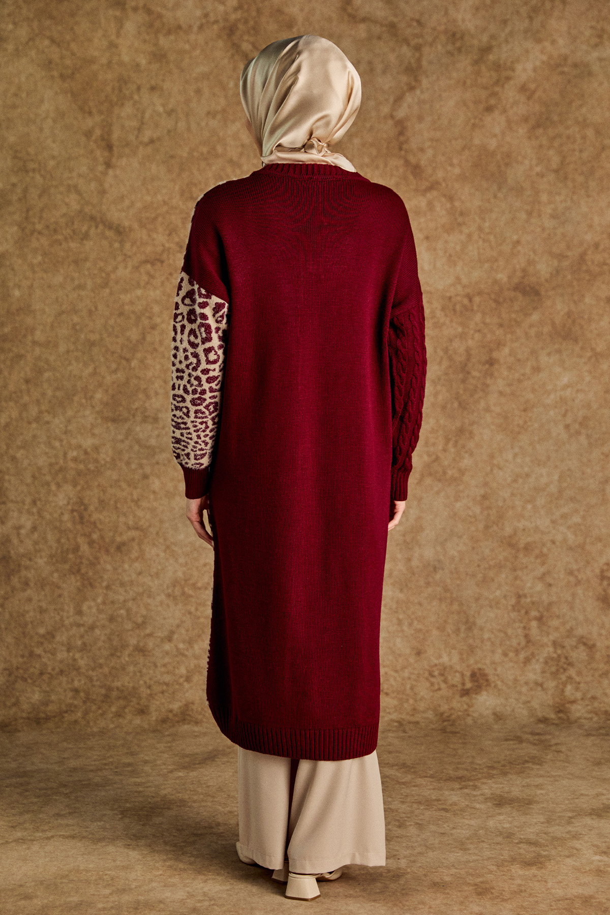 Leopar Desenli Agraf Kopçalı Uzun Triko Hırka