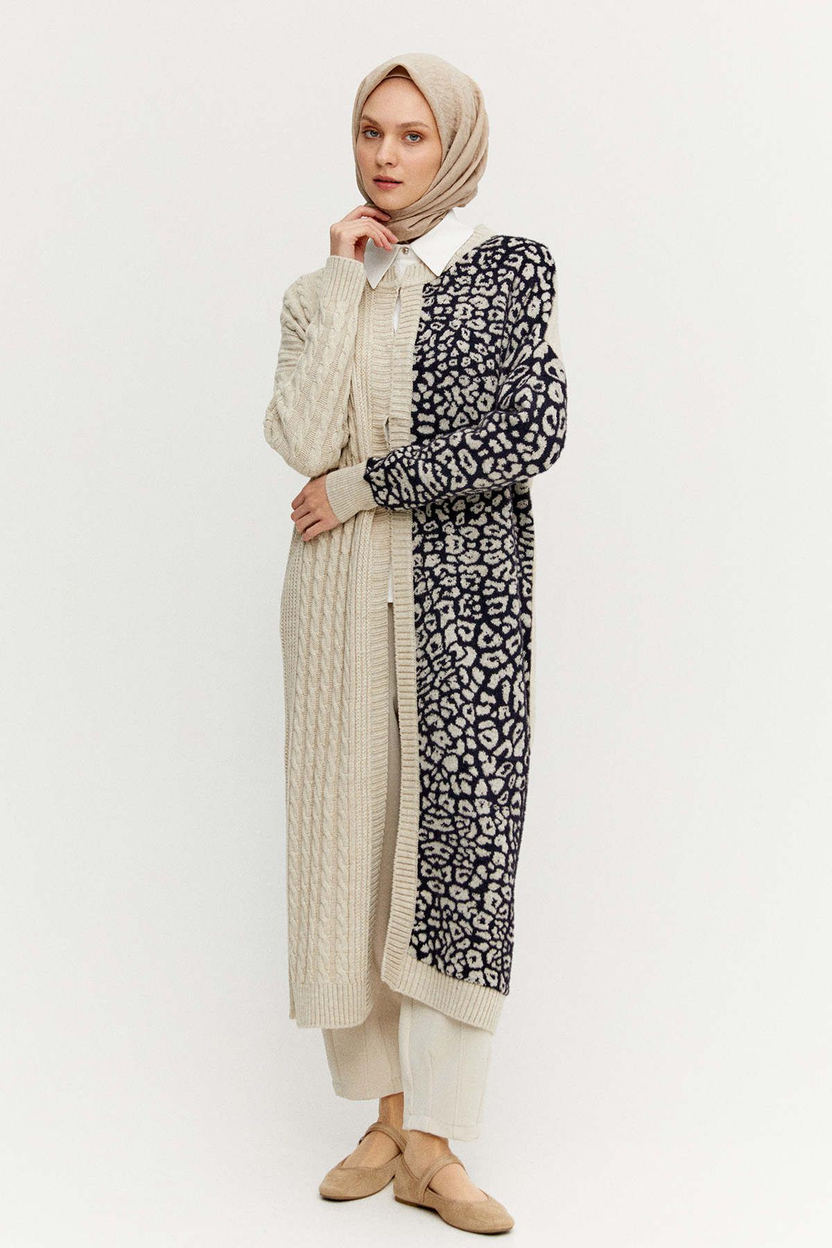 Leopar Desenli Agraf Kopçalı Uzun Triko Hırka