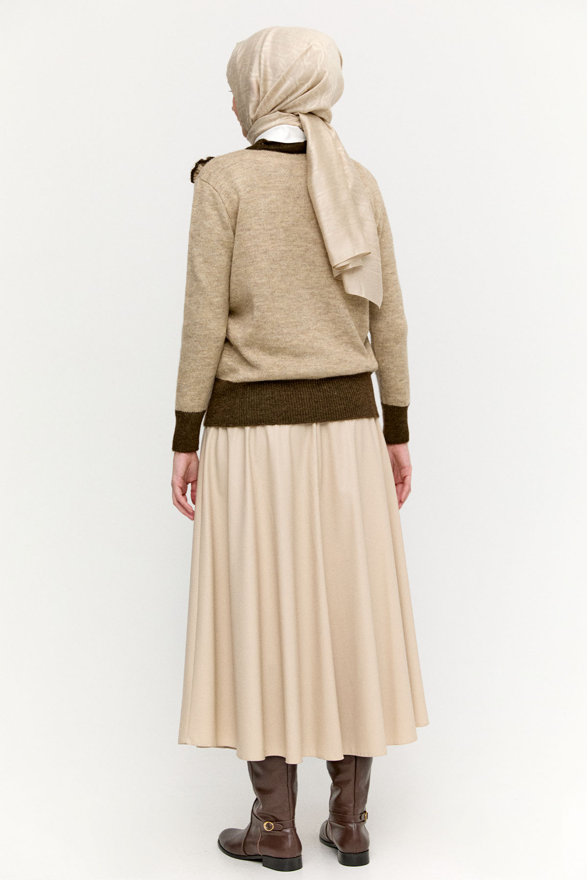 Çiçek Aplikeli Çift Renkli Süs Düğmeli Triko Bluz, Tesettür Giyim