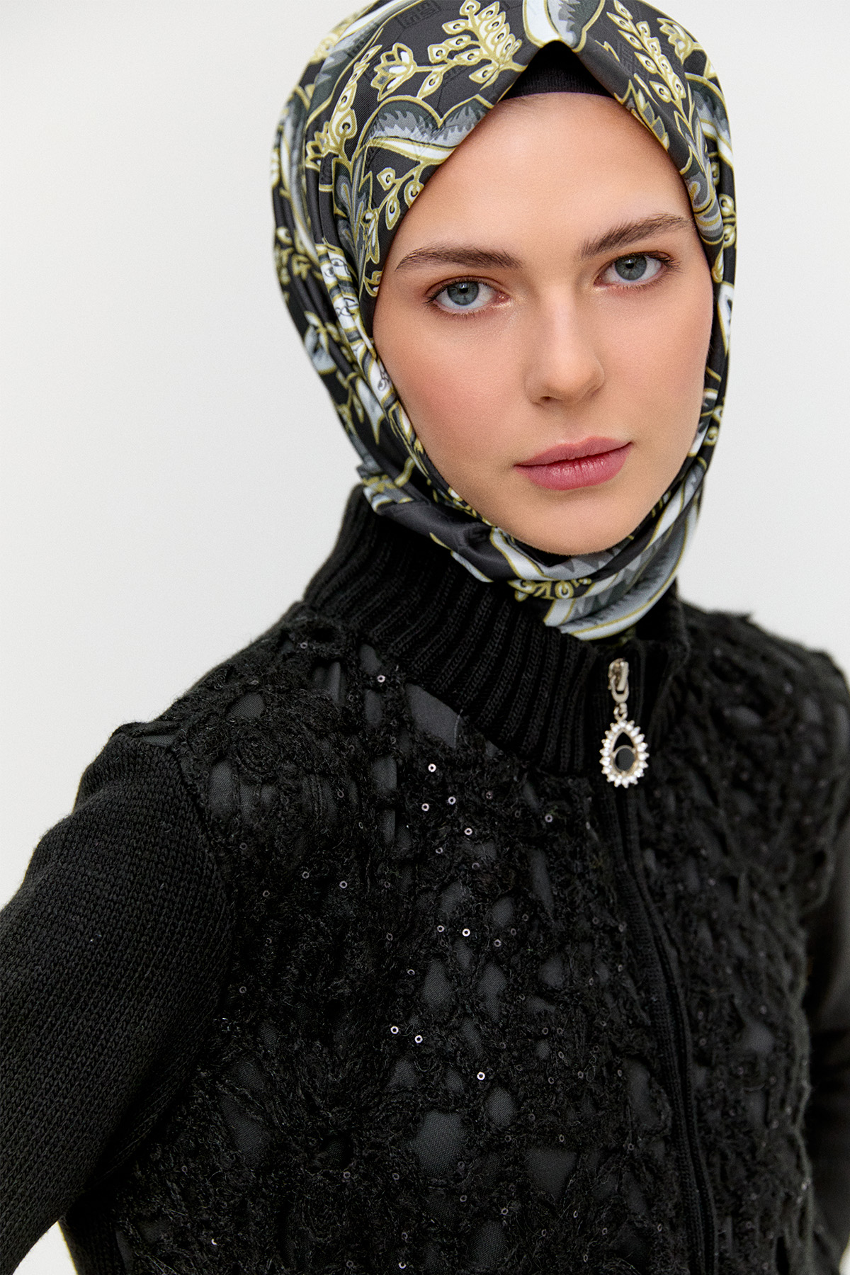 Payetli Çiçek Motifli Triko Hırka, Tesettür Giyim