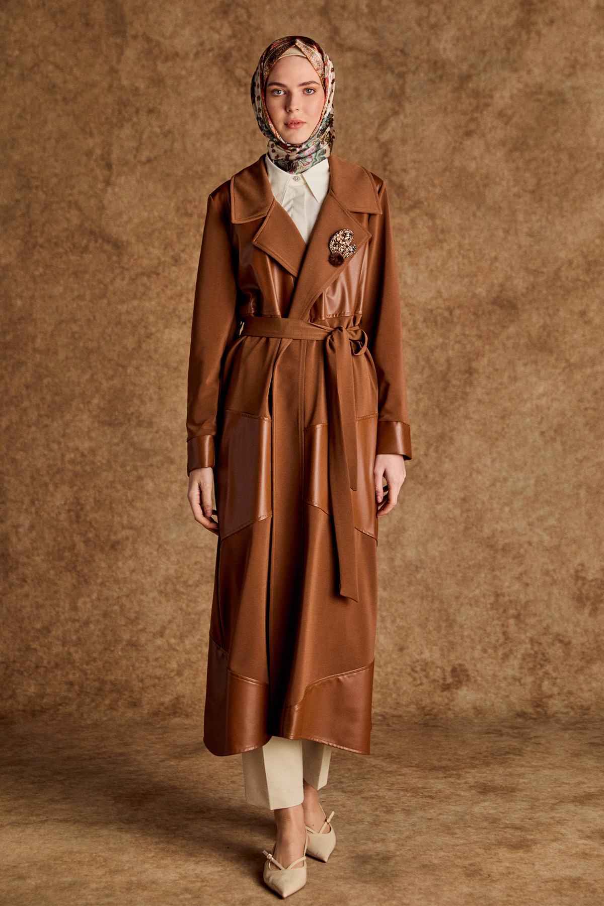 Deri Detaylı Kuşaklı Ceket Yaka Kap