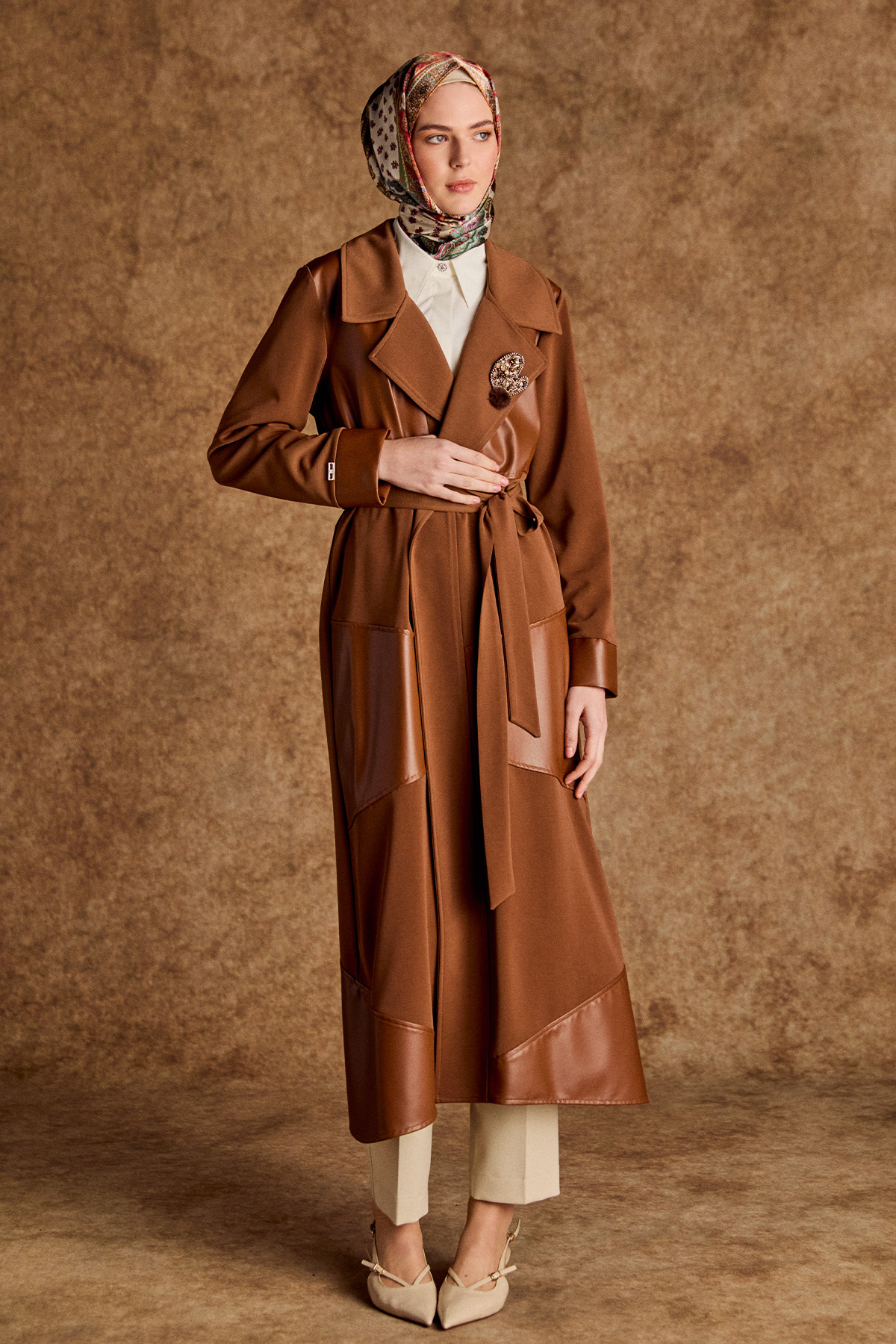 Deri Detaylı Kuşaklı Ceket Yaka Kap