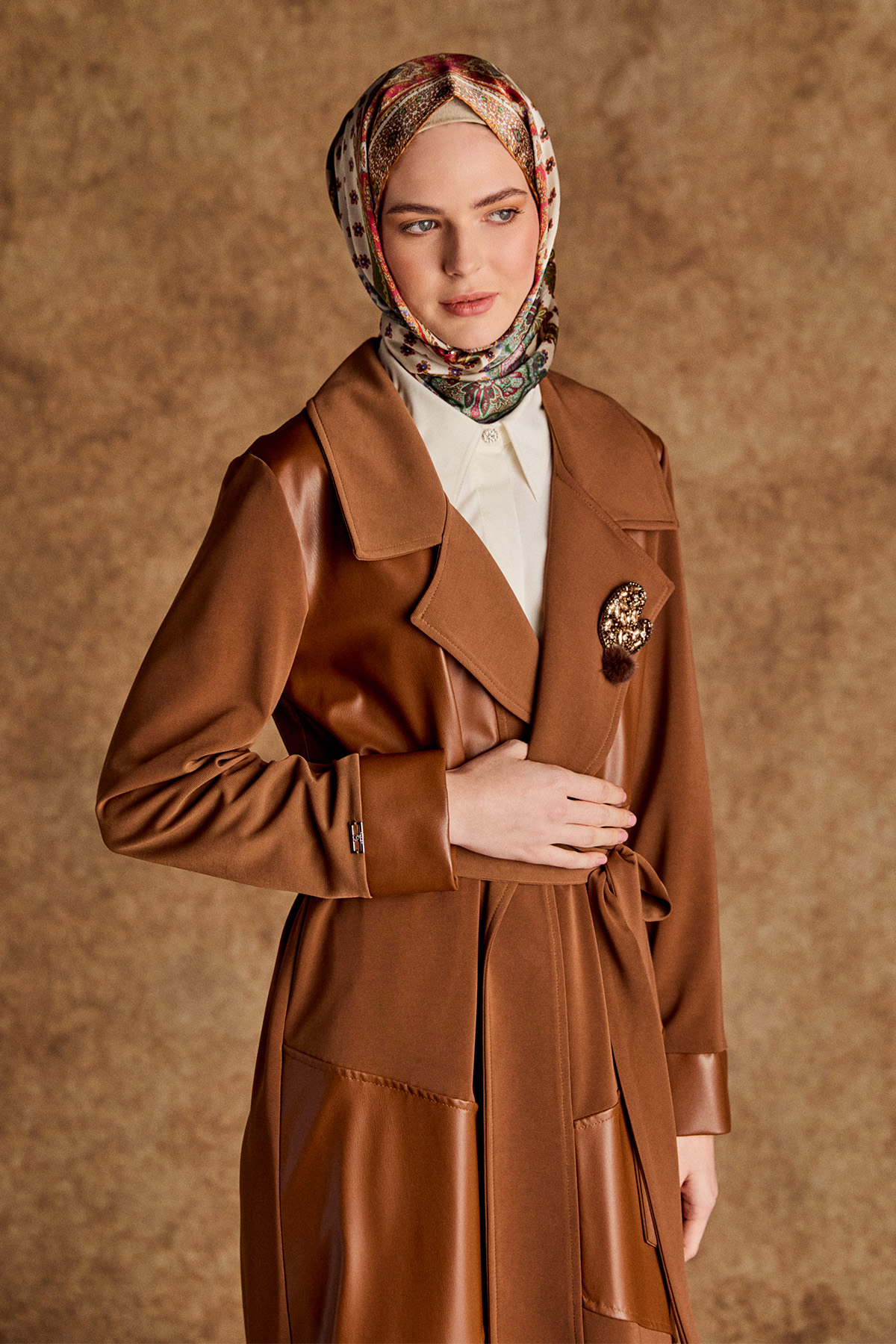 Deri Detaylı Kuşaklı Ceket Yaka Kap