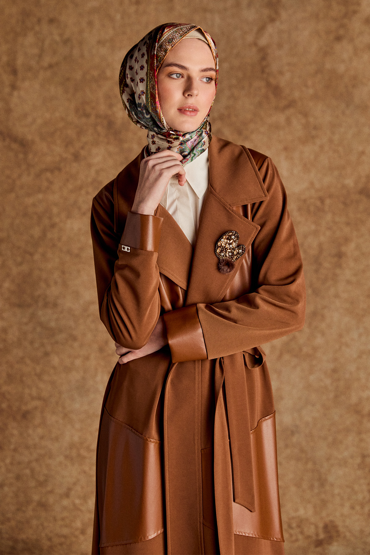 Deri Detaylı Kuşaklı Ceket Yaka Kap