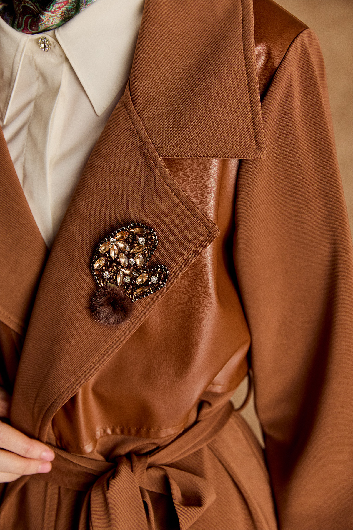 Deri Detaylı Kuşaklı Ceket Yaka Kap