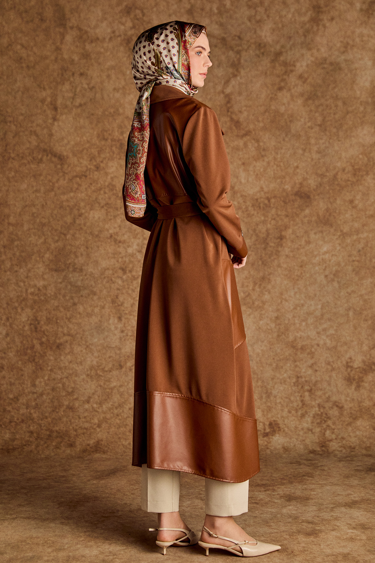 Deri Detaylı Kuşaklı Ceket Yaka Kap