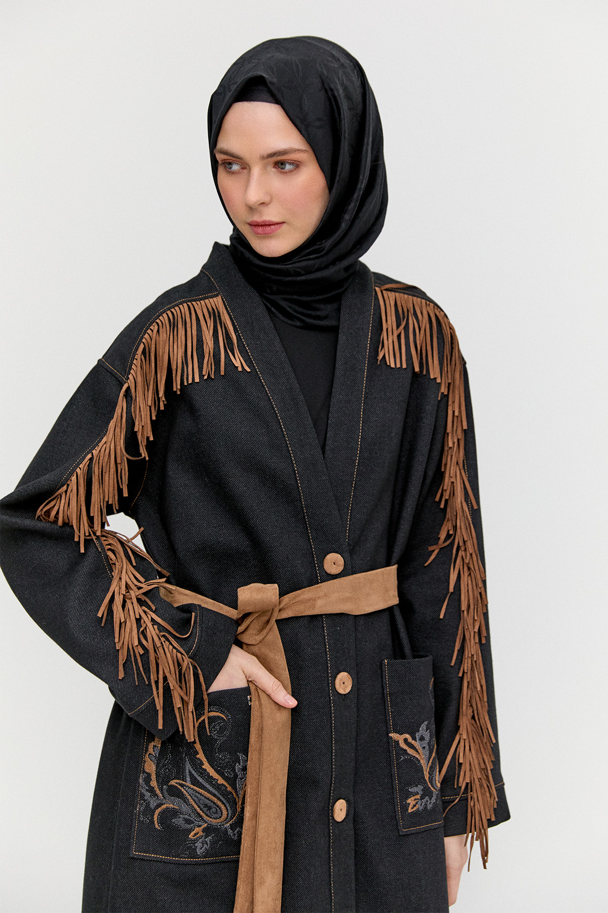 Püskül Detaylı Uzun Kap, Tesettür Giyim