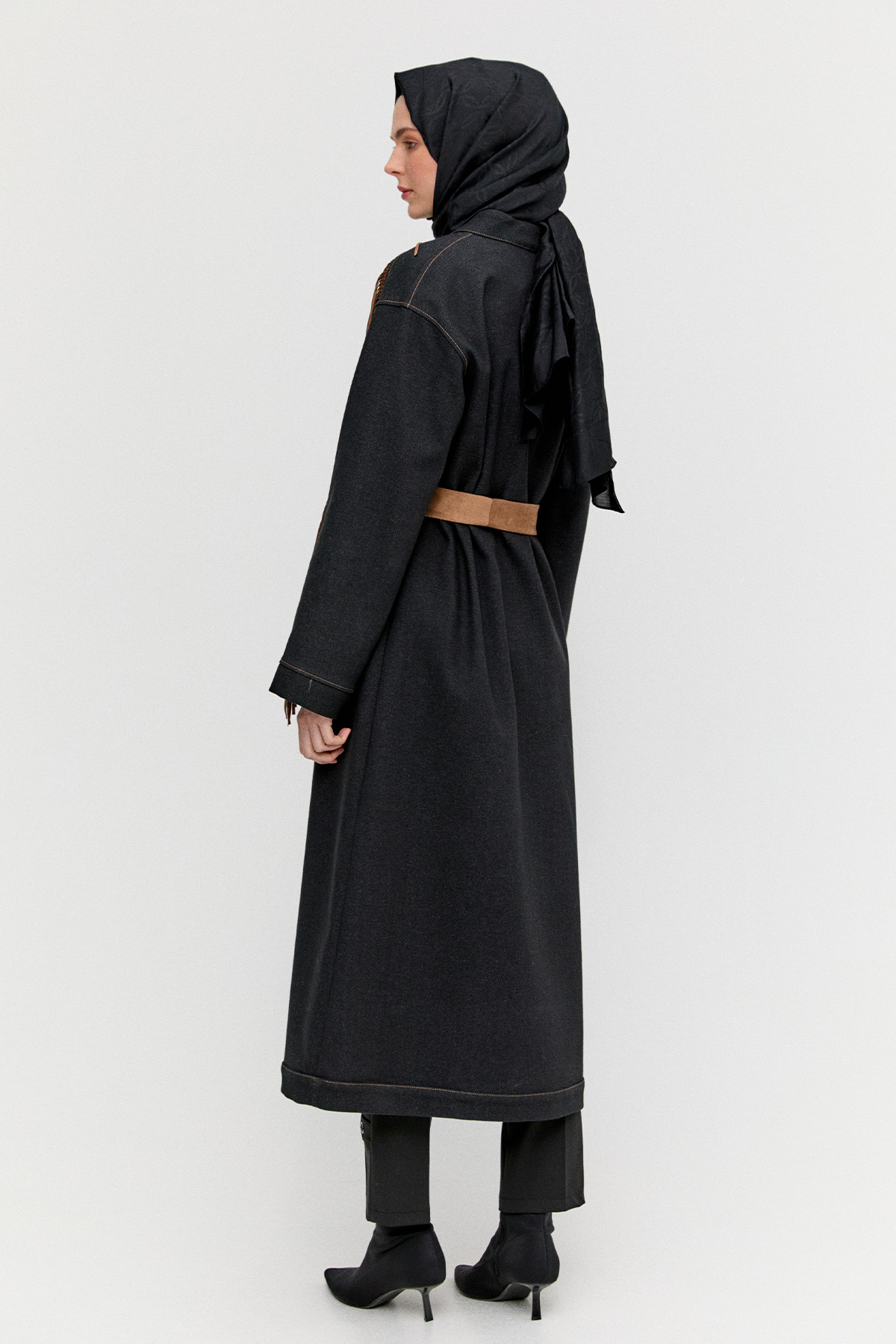 Püskül Detaylı Uzun Kap, Tesettür Giyim