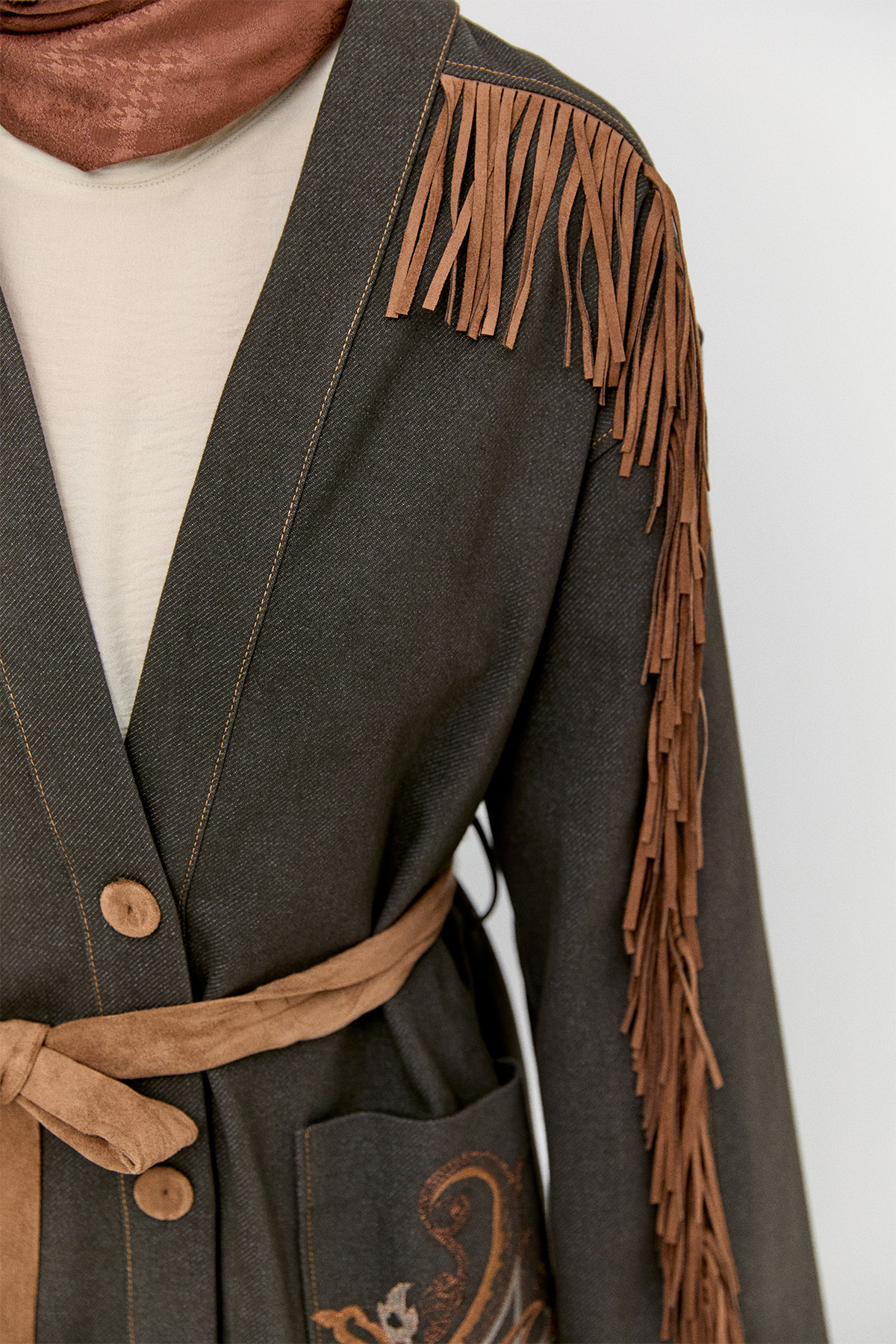 Püskül Detaylı Uzun Kap, Tesettür Giyim