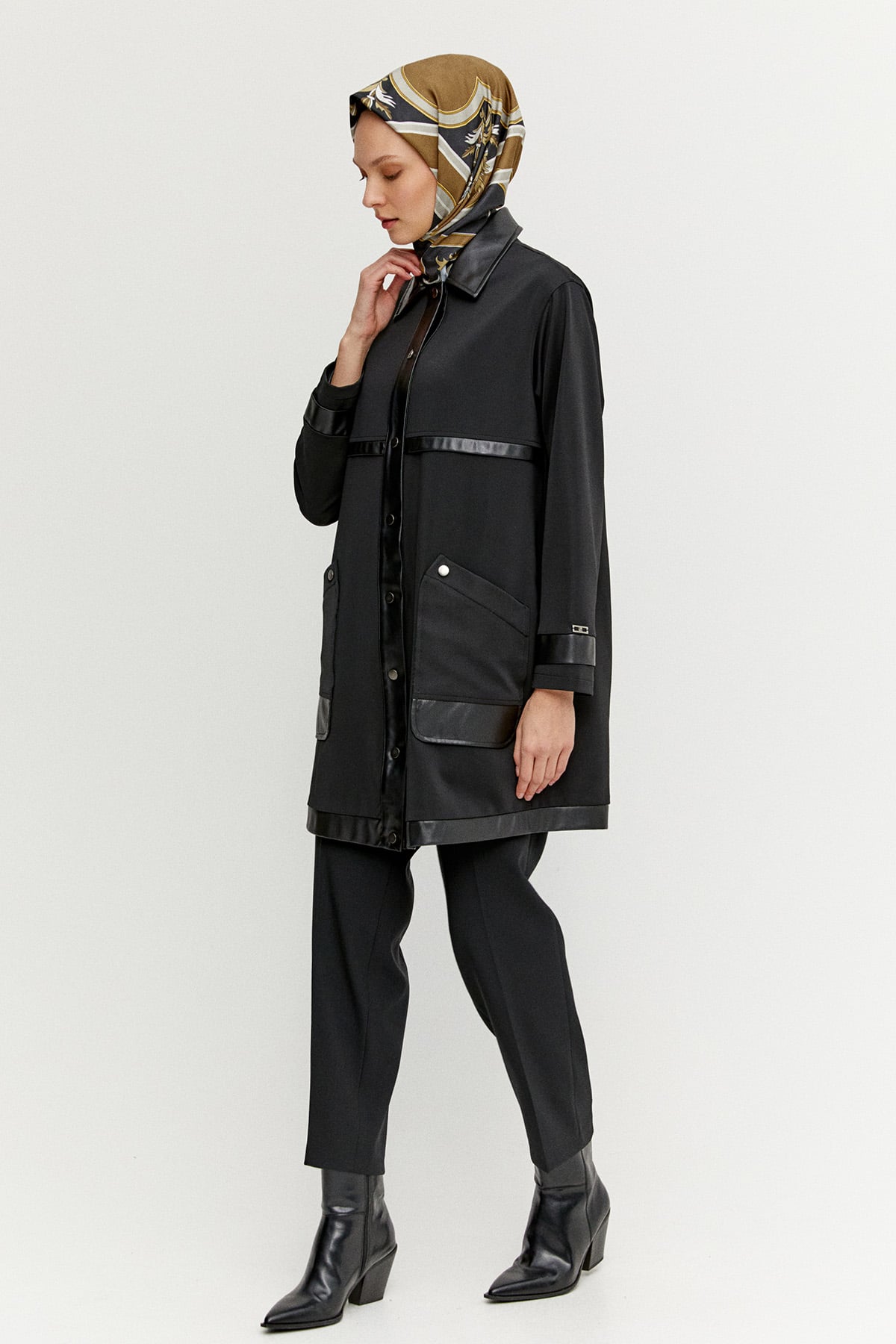 Deri Detaylı Çift Cepli Kap