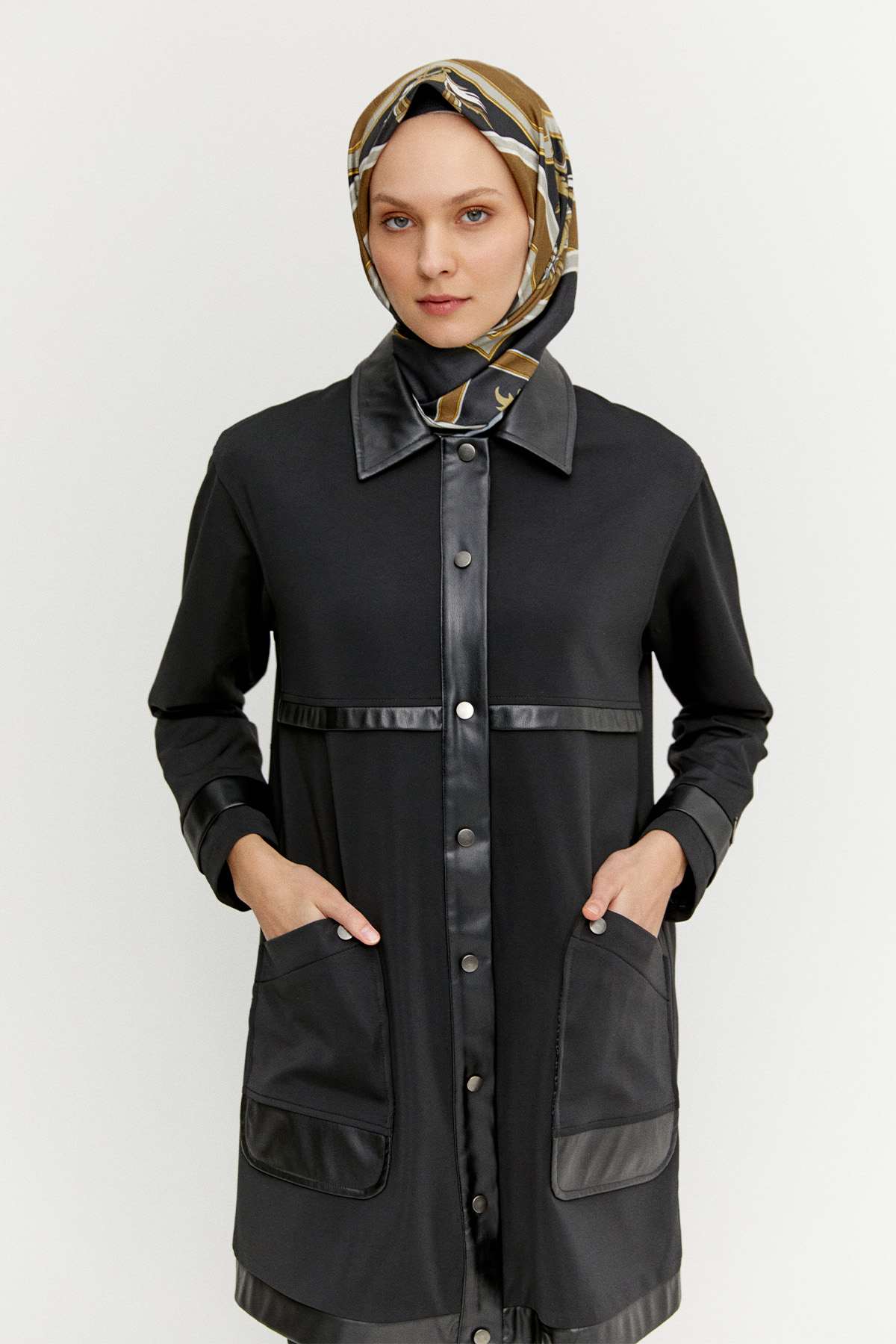 Deri Detaylı Çift Cepli Kap