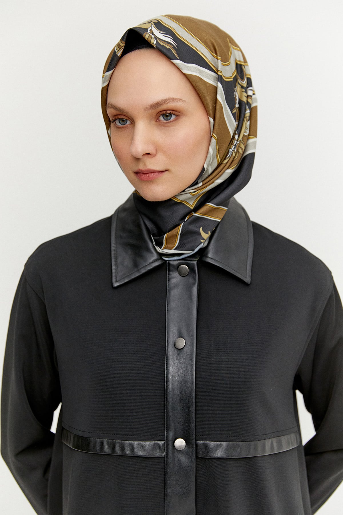 Deri Detaylı Çift Cepli Kap