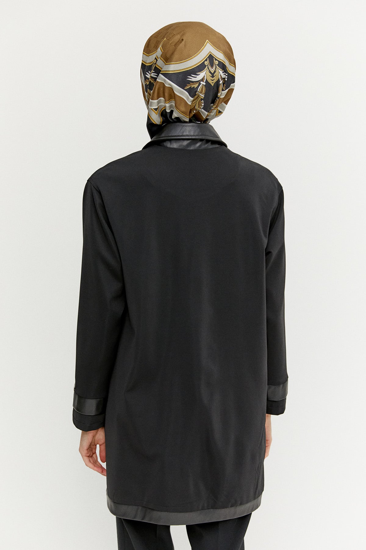 Deri Detaylı Çift Cepli Kap