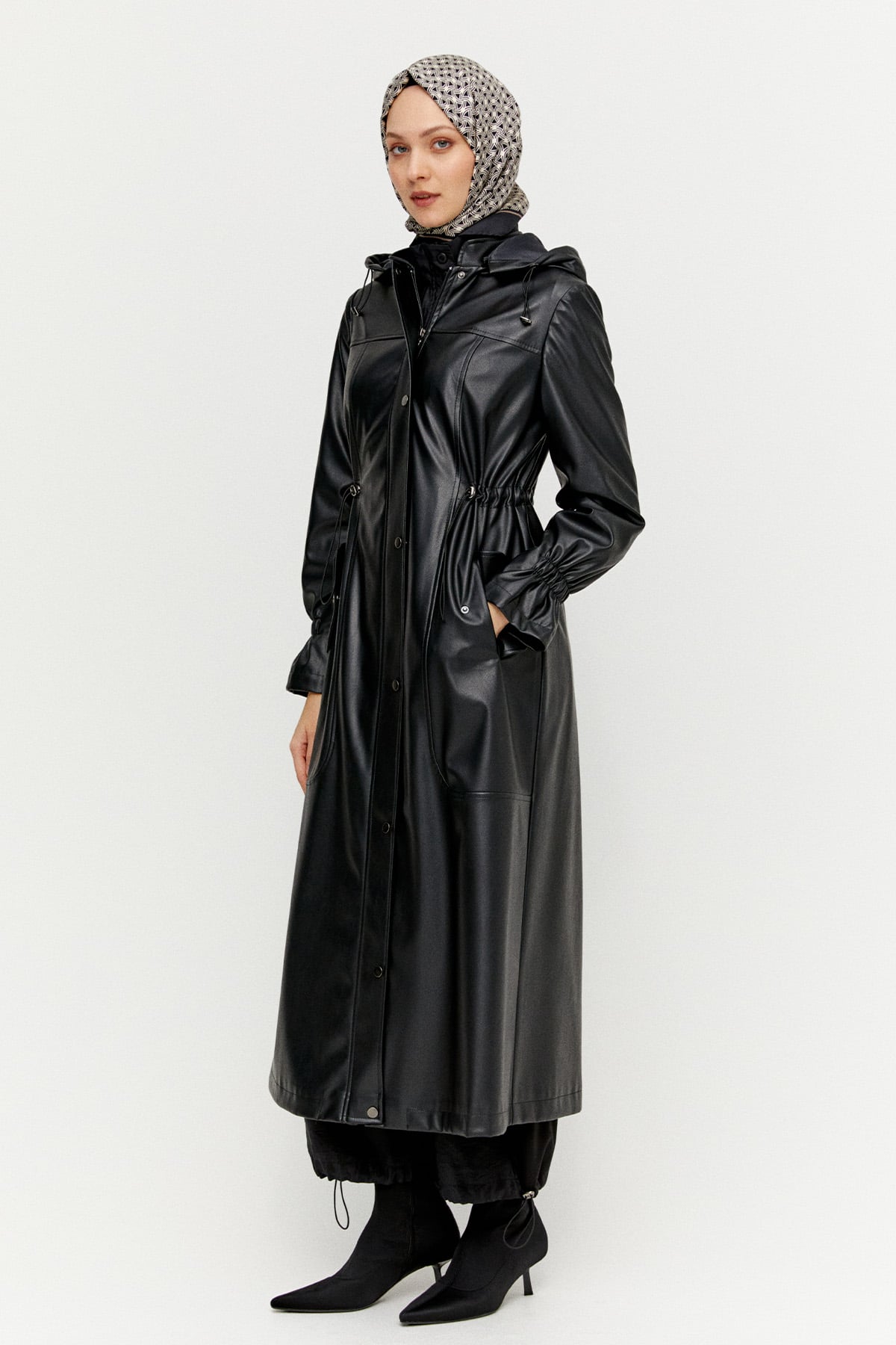 Çıkarılabilir Kapüşonlu Suni Deri Kap, Tesettür Giyim