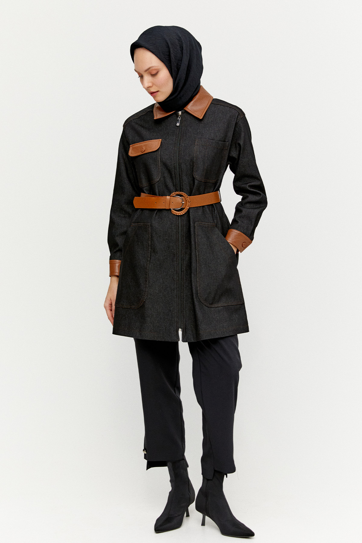 Suni Deri Detaylı Kemerli Pamuklu Kap